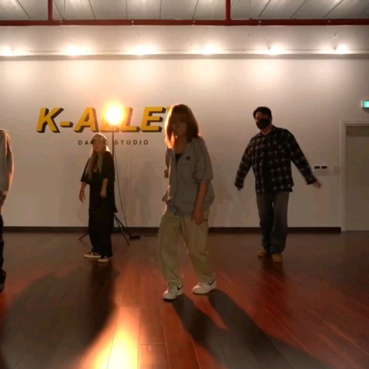 여기가 바로 로스앤젤레스?

-

#sensational #chrisbrown 🎵
#gk_choreography g_k.hwan 💃🏻
#kalleydancestudio k_alleydancestudio📍