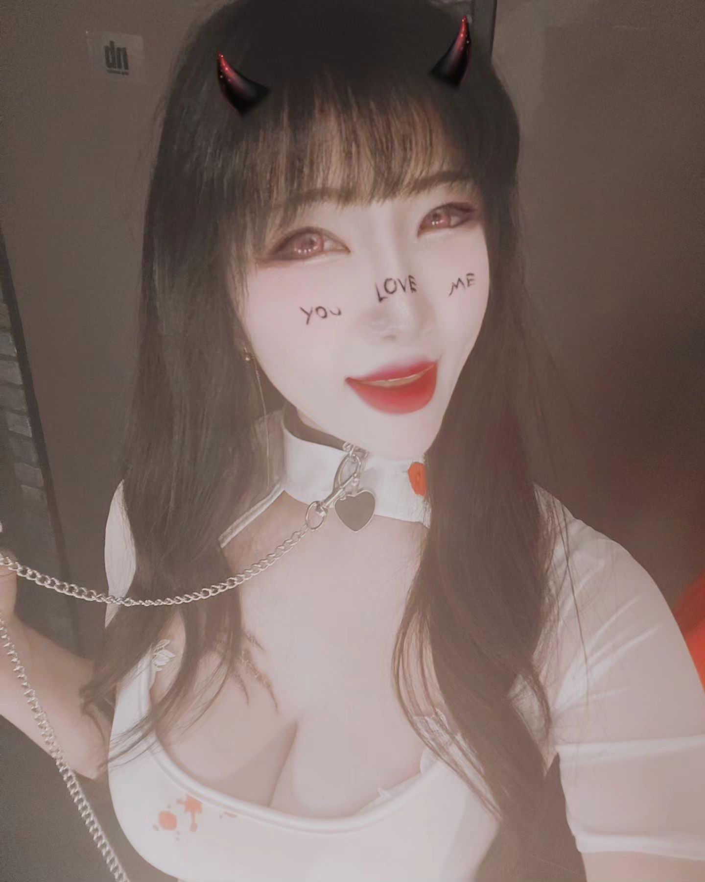 #happyhalloween 

할로윈 컨셉으로 처음껴본 빨간색 렌즈ㅋ
어색할줄 알았는데 생각보다 잘어울리네ㅋㅋ
올해도 즐거웠다ㅋㅋㅋㅋ

뒤늦은 #할로윈 사진
#할로윈데이
#홍대 #강남 #서울핫플레이스 
#일상 #일상기록 #소통 
#소소한행복