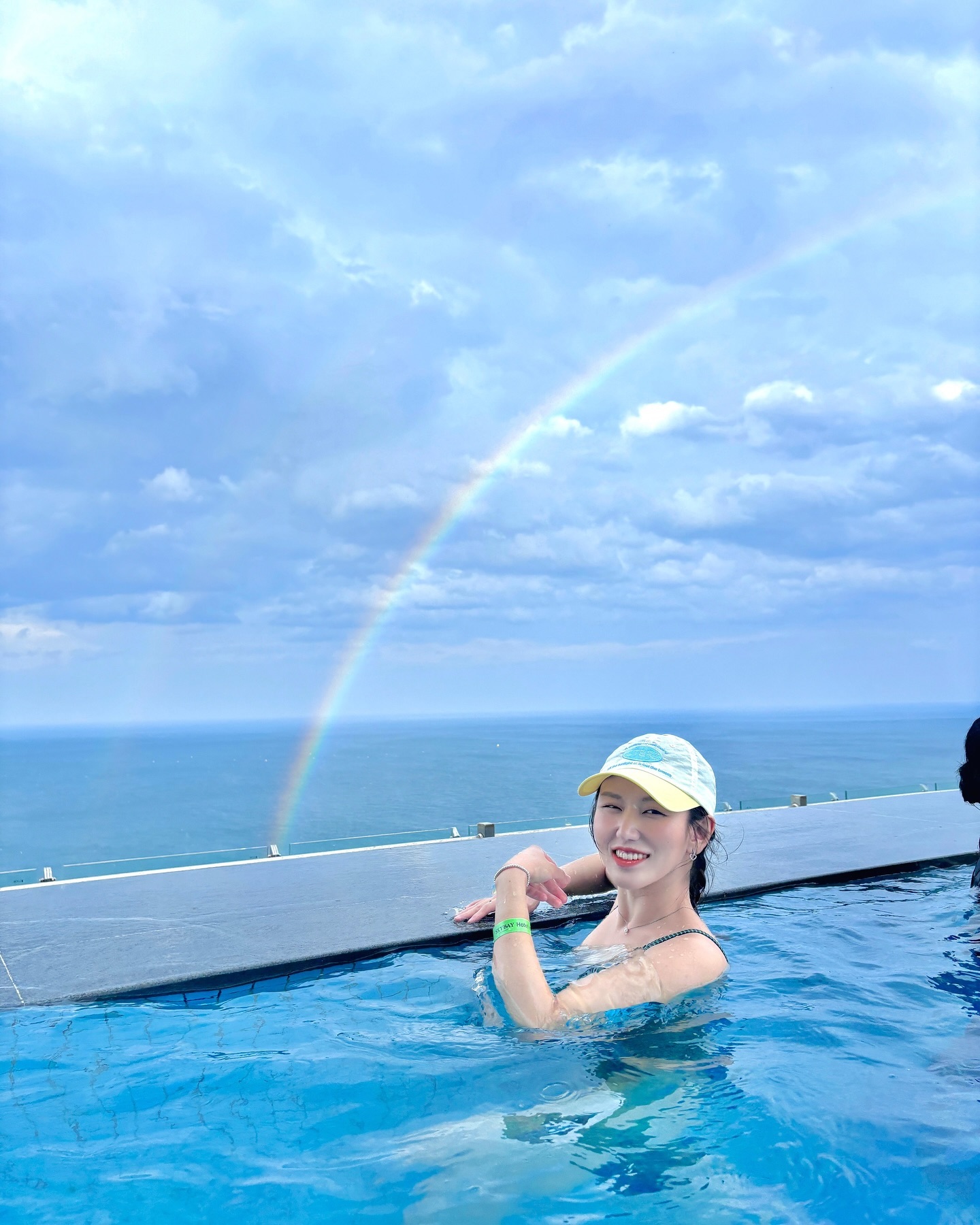 생일때만 되면 강릉 가있는 사람🙋🏻‍♀️🎂
시켜줘 명예 강릉시민~~~~
엄청 큰 무지개도 뜨고 만30세 기념 잘해따🌈