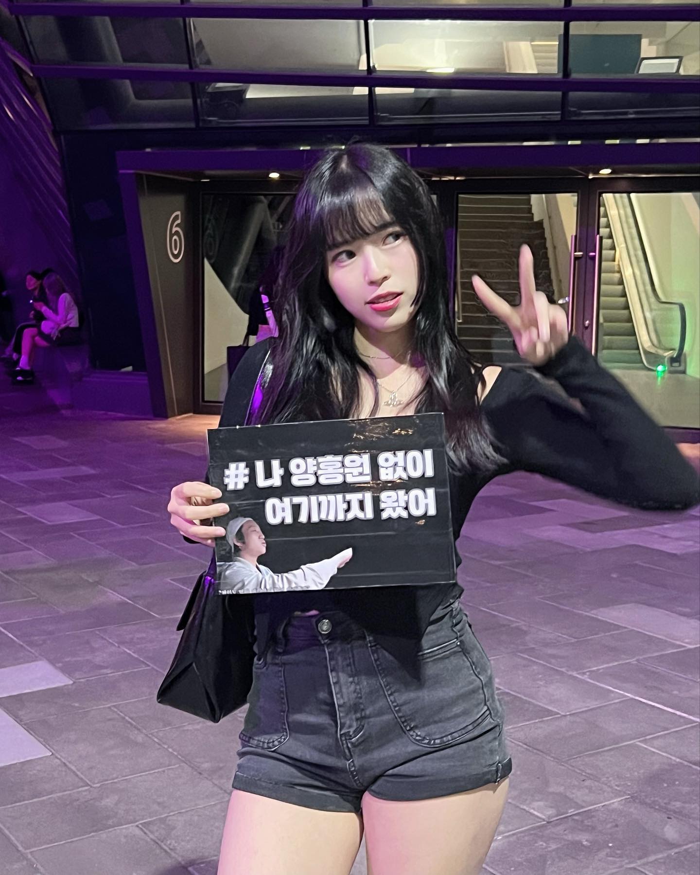 양홍원 대만 가면 좋은점:
1. 대만가서 엄마아빠 만날 수 있음
2. 오래만에 대만친구랑 놀 수 있음
3. 맛있는거 쳐먹을 수 있음
4. 그냥 좋음🥰🥰

多虧寶寶回我家我才能見見爸媽見見朋友
還可以吃好多想念的食物🥺
