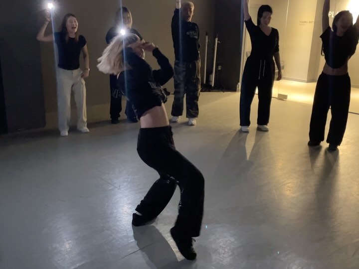 Alright 
-
하ㅠ 역시 트레이닝은 재미예요..♥️
더 마구마구 하고 싶어요
연습실행 지하철 타러 가야겠어요😳
항상 배움 가득한 수업 너무 감사해요♥️
-
#choreography youny0un 
#music victoriamonet - #alright
#place playtheurban 
-
#younchoreography #victoriamonet #playtheurban