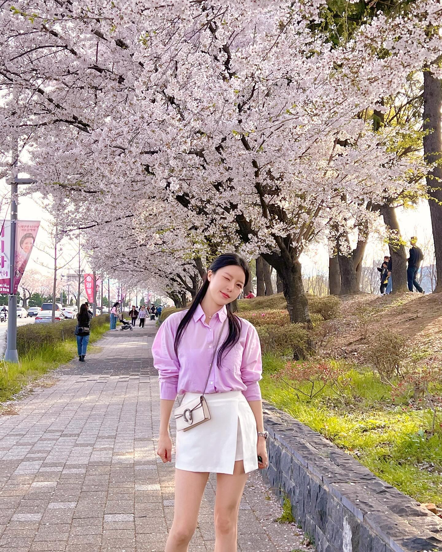 ⠀
예쁜거 잔뜩 보고 행복했지💗
⠀
사진에 노래넣는거 너무 좋아
싸이월드같고ㅋㅋ😚