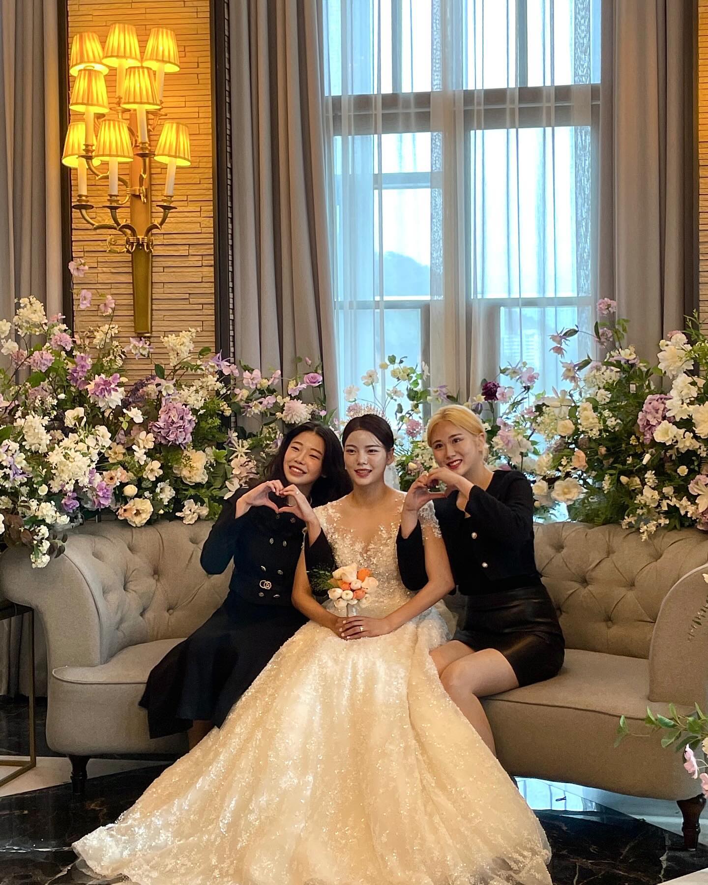26살 끝자락의 소중한 추억 💐🖤
한편의 공주 같던 우리 언니 지금처럼 행복하게 잘 살자 🙏🏻