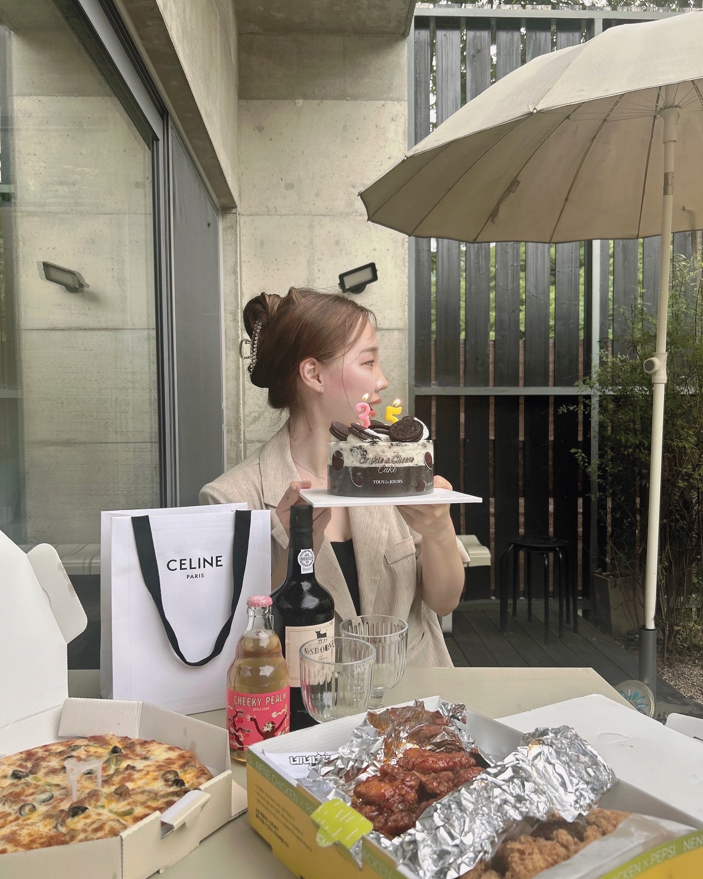 내가 갖고싶던 목걸이
내가 가고싶던 숙소
꽃다발 대신 돈다발
이번생일 #턱별하네 ❤️‍🔥🎂
생일이면 오랜만에 연락하는 지인들과 안부인사도 너무 반갑고
오랜만에 만나는 친구들과 시간도 좋고
#육아중의단비 같은 내시간🫶🏻

이제 급으로 떠나는 여름휴가🌿🌿🌿
#날씨요정이번에도plz🙏