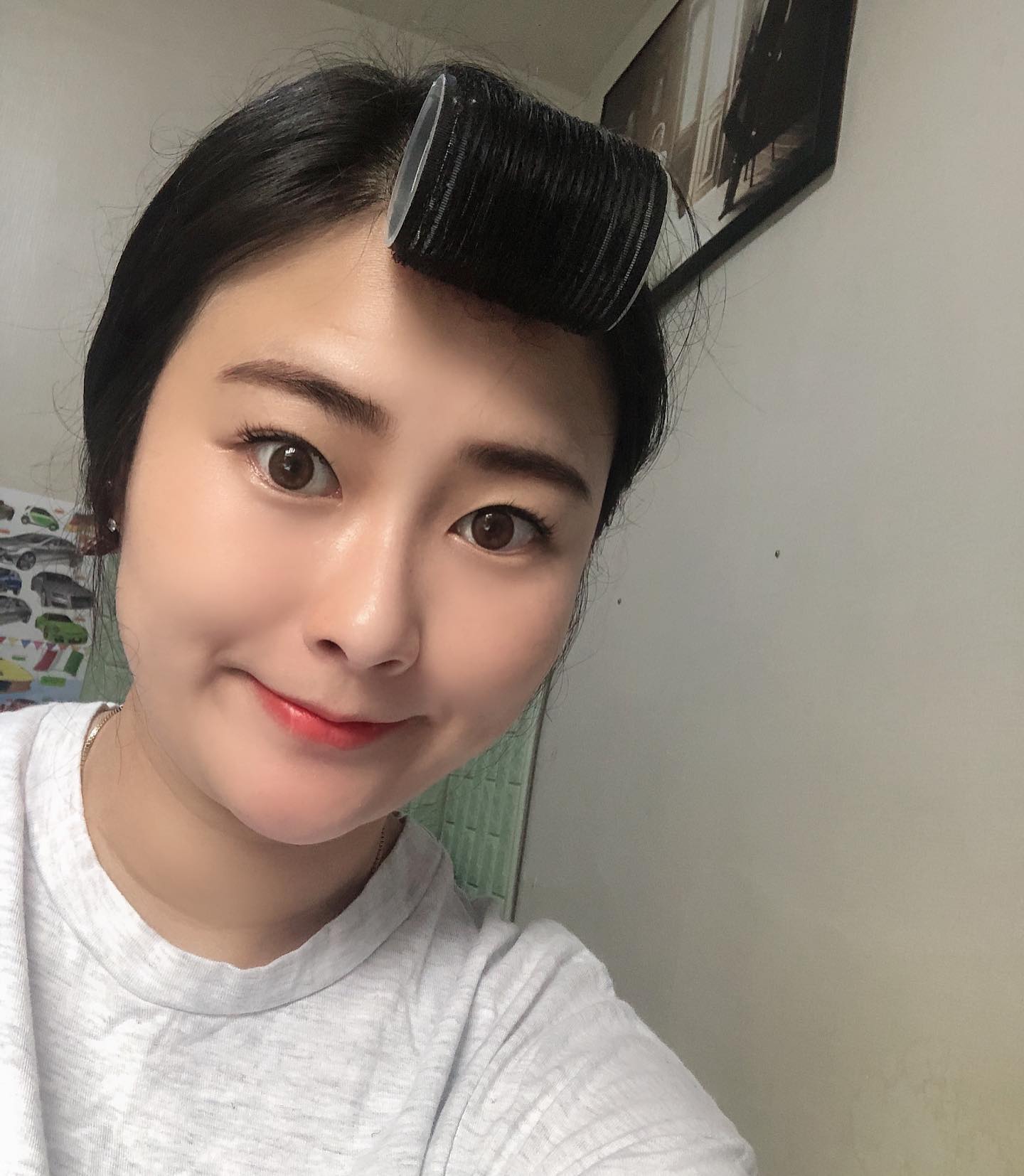 #광고
바쁜 아침에 준비할 게 한 두개가 아니죠?
헤어롤로 머리는 준비 완료!

여자라면 헤어롤 하나는 무조건있죠?
드라이 대신 헤어롤로 준비할수있어서
간편하게 슉슉😀😀

나가기전에도 뽕이 죽어있을때도 차안에서도
편하게 말아주면 끝❤️

상품 구매링크 https://infler.kr/IetR84v0QR
브이스탁 바로가기 https://vstocklab.com

지금 보고계신 콘텐츠는 브이스탁에서 
소정의 원고료를 받아 제작하였습니다

#브이스탁 #vstock #vstock_official #인플러 #헤어롤 #대왕헤어롤 #앞머리헤어롤특대 #구르프 #헤어구르프 #열전도구르프
