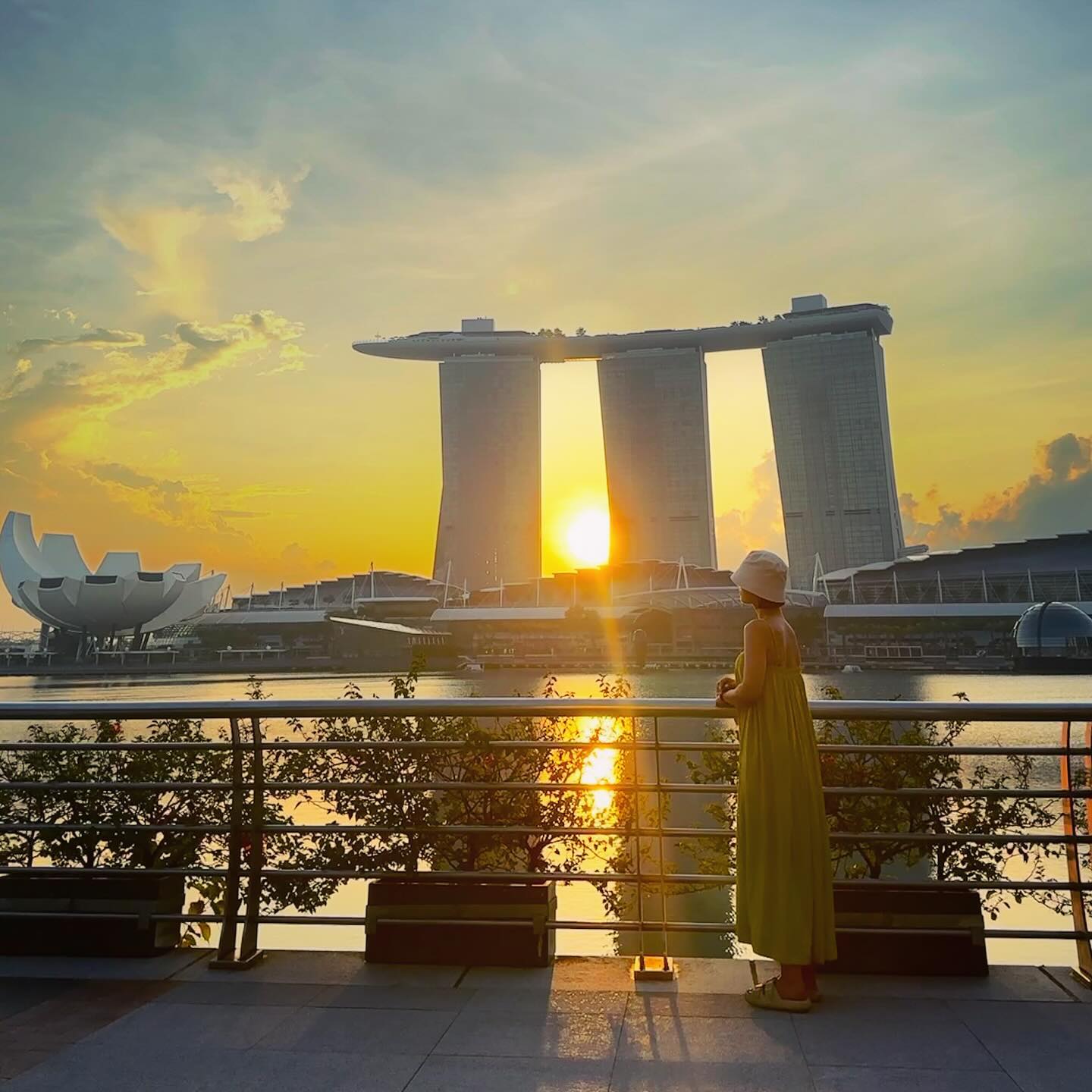 🇸🇬 Singapore 🇸🇬

첫 날 머라이언공원에서 본 일출은 평생 기억에 남을 것 같다!

ps. 일출은 볼 때 마다 무슨 일이 있더라도 좋은 날이 올꺼라는 이유 없는 믿음을 줌

#여행에미치다 #여행에미치다_싱가포르 #해외여행 #힐링 #trip #instagood #혼여 #singapore #여자혼자여행 #여자혼자해외여행 #marinabaysands #마리나베이샌즈 #머라이언공원 #싱기포르 #싱가폴 #싱기포르여행 #일상 #daily #instadaily #일상스타그램 #데일리그램 #오오티디 #ootd #데일리 #소통환영 #소통 #좋아요 #맞팔 #선팔  #맞팔해요