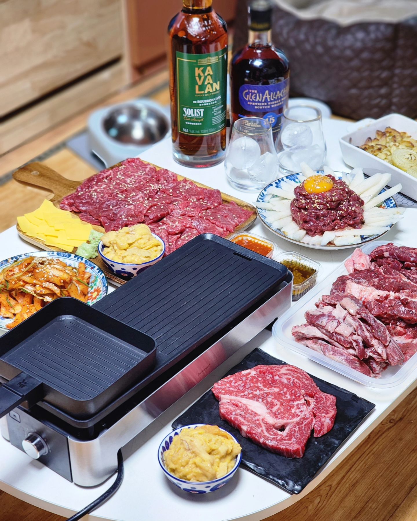 드디어 제가 여름을 기다린 이유
산지에서 직접 올려먹는
#성게 심각하게 맛있음..!
굳이굳이 왜 성게는 woosol2.official
인가 물어보신다면..
그냥 한번 꼭 드셔보라고 하고싶다
바다에서 갓 잡아온 #성게알
신선하게 택배 혹은 고속버스퀵으로 배송받아서
울진바다의 신선함이 우리집식탁위로
성게알만 먹어도 너무 맛있고
#성게알비빔밥 #성게알파스타 #성게알육회 #성게알미역국 등등
요리도요리지만 그으냥먹어도맛있거든요
고소함 녹진함 다해..
 성게 어디서 사야하나 고민한다면 
#울진성게 #우솔수산 
#성게알추천  합니다!
500g씩 소포장되어서 포장도 깔끔
신선함 맛 모두 보장되어있는 곳 이니깐요!
성게알 유목민들 제발 우솔수산 성게알 꼭드셔보세요
산지에서 #제철해산물 직접 올려서 먹는 요무리올림