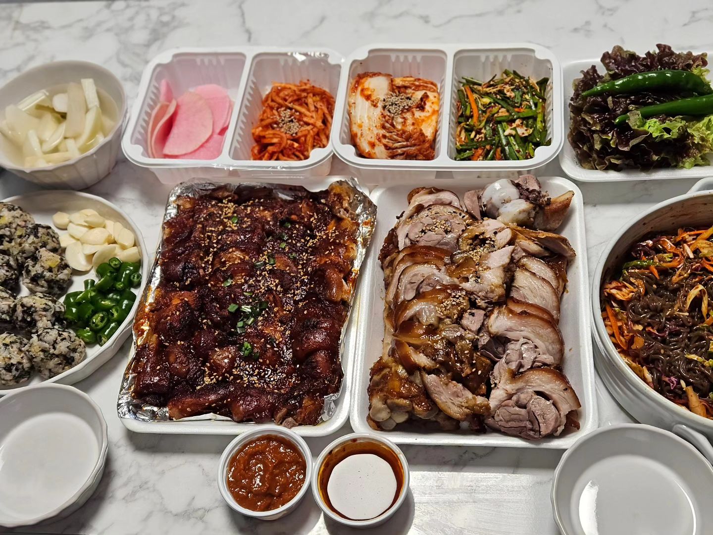 #족발 #족발맛집 #불족 #매운족발

오늘은 밥 하기 싫은 날
내컨디션 눈치채고 
최애 족발 시켜준 내남편 최고❤️