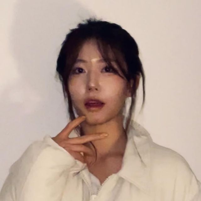 공가영 on Instagram: "#광고 #아이러니포르노 밑단 스트링으로 조절 가능할 수 있어서 예쁘고 코디하기 정말 쉬워요✨✨ . . . . . . . . . #아이러니포르노#아이러니포르노화이트라인#숏패딩#패딩