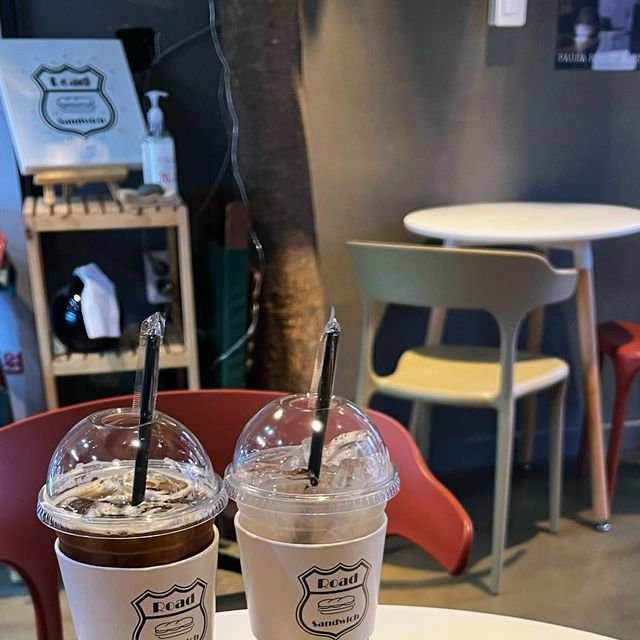 강수경 on Instagram: "🥪로드샌드위치🥪 연습전에 먹어본 샌드위치! 재료도 신선하고 맛있어서 순삭해버렸어요.,,😋 연습하기 전에 먹어도 속이 편해서 좋아요🥪 신선하고 맛있는 샌드위치