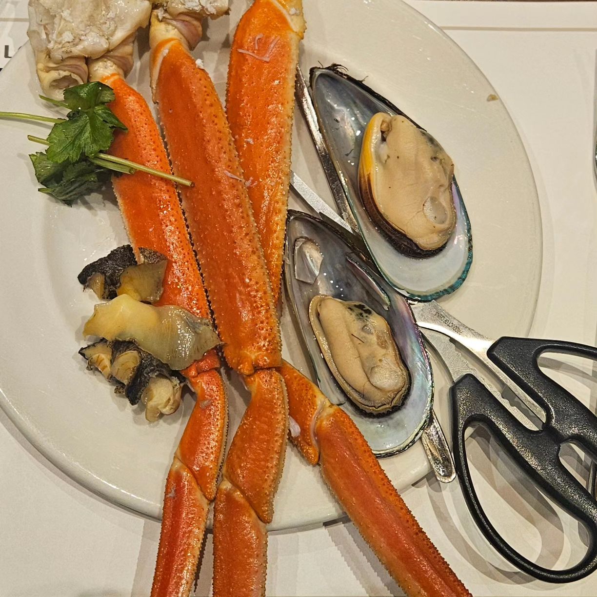 #올한해 #고생많았당 #감사했습니다̄̈ #송년회 #좋아요

대게 먹고 싶어서,
후배랑 수산시장 갈까 했는데

저녁 메뉴에 있어서,
2접시 먹어버리기~ 😋