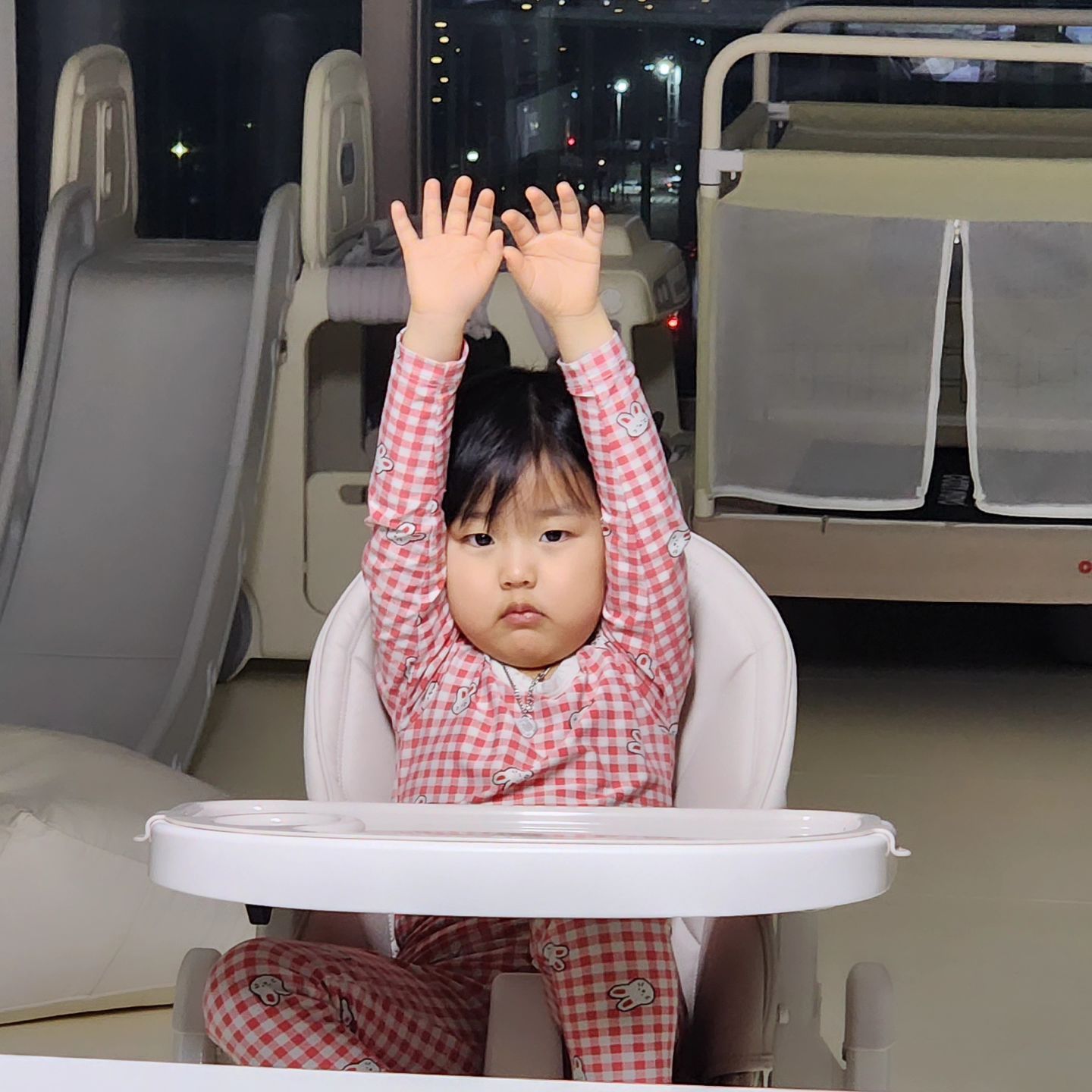 찔통 부려서 아빠한테 혼나는중
혼나야하는데 귀엽고 난리😍
손유준 눈빛으로 말하는중ㅋㅋㅋㅋㅋㅋㅋㅋㅋㅋ

#아들키우기힘들다