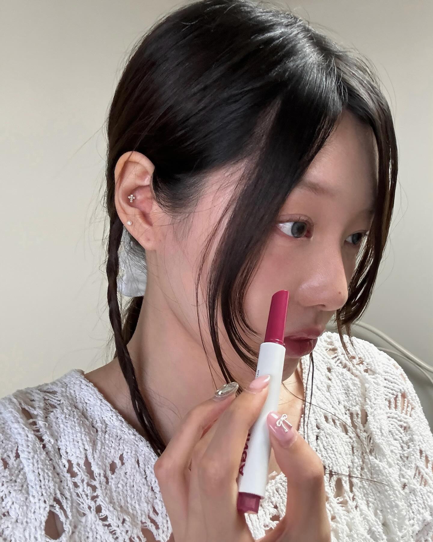 #협찬 inga_official 

입술 주름을 완벽히 메꿔주는 플럼핑 워터 글로우 멜팅립💄 
멜팅립제품 특유의 답답함이 없는 촉촉제형이라 편안한 사용감이 좋더라구요.💧 사진 속 컬러는 순서대로 피그주스,플럼 주스인데요! 이 중 제 ᵇᵉˢᵗ  ᵖⁱᶜᵏ은 바로 바로 ᵖˡᵘᵐ  ʲᵘⁱᶜᵉ컬러(^‿^✿) 💜

🎀잉가 워터 글로우 멜팅밤 런칭기념 ᵉᵛᵉⁿᵗ 
✔️워터 글로우 멜팅밤 15% OFF 할인
✔️잉가 공식몰에서만 만나볼 수 있는 혜택 ~4/15
전고객에게 메쉬 파우치 증정, 2만원 이상 구매시 립앤치크 증정

#inga #잉가 #잉가틴트 #워터글로우멜팅밤 #멜팅밤 #촉촉립 #물먹립 #글로우립 #탕후루립 #플럼핑립 #코덕 #메이크업 #lip
#립스타그램 #립추천 #립덕후 #plumjuice #figjuice #플럼주스 #피그주스