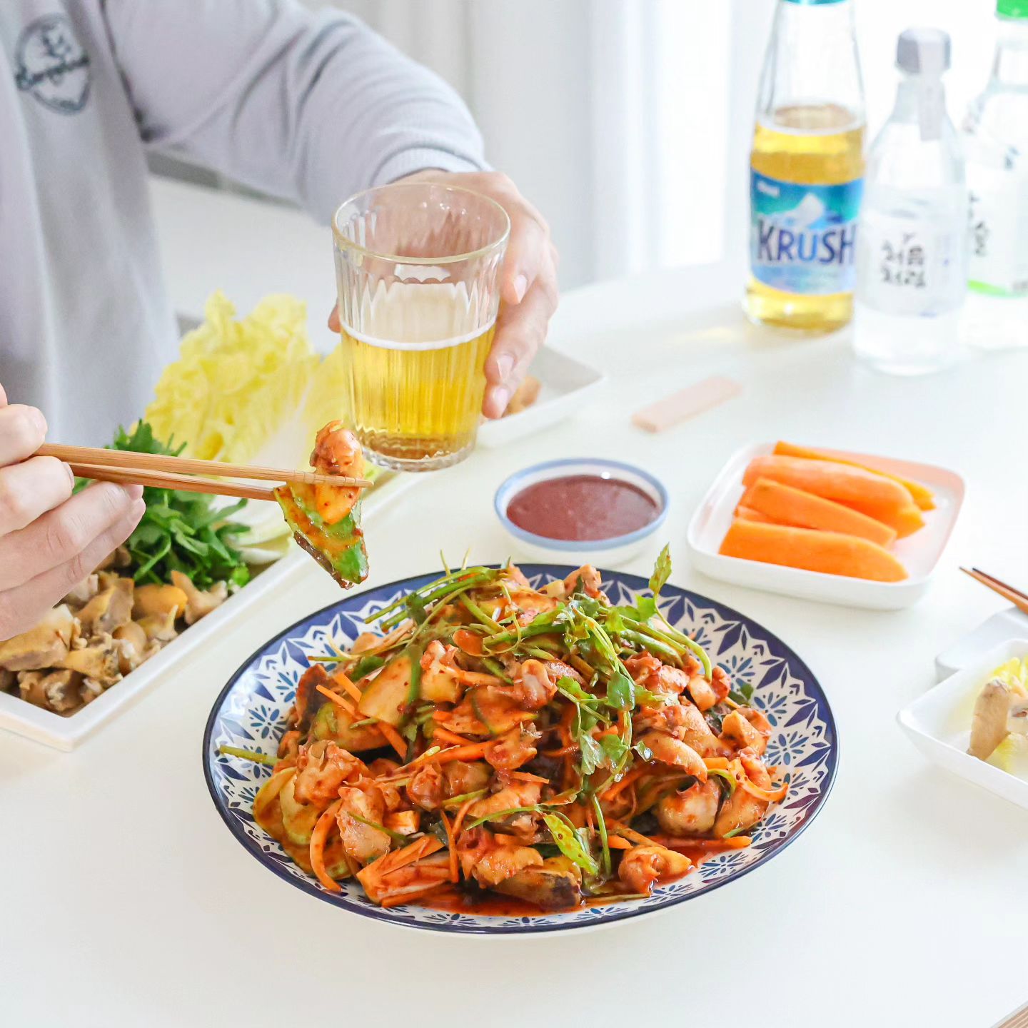 #협찬

언제 먹어도 맛있는 골뱅이!
술안주로도 빠질 수 없잖아요🎵🎶🎶

특히, 골뱅이무침은 사랑이쥬~~~
오늘은 서해바다에서 잡아올린
#어촌부부 서해안골뱅이 로
매콤새콤한 골뱅이무침 만들었어요!!!

그동안 통조림만 먹다가, 요런 통통한 서해안골뱅이로
먹으니깐 와우!!! 그동안 내가먹던 골뱅이는
골뱅이가 아닌걸로 ㅋㅋㅋㅋㅋㅋㅋㅋㅋㅋㅋ

통조림보다 식감이 살아있고
쫄깃쫄깃하면서 달달하니깐 그냥 초장에 찍어먹어도
넘넘 맛있어요! ㅎㅎㅎ

양식 노!! 수입산 노노노!!!🚫🚫🚫
✔️서해안 자연산 골뱅이랍니다^^

앞으로 어촌부부 서해안 골뱅이 주문해서
휘뚜루 마뚜루~ 만들어먹을라구여~👍👍👍

#서해안골뱅이 #자연산골뱅이 #골뱅이무침
#술안주 #코고동 #골뱅이 #골뱅이살
#집밥 #생골뱅이 #자숙골뱅이