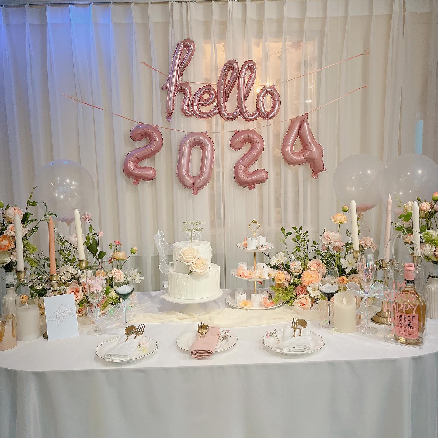 조금 늦은 신년파티 🍾🍾

신년파티뿐만 아니라 브라이덜샤워, 생일파티 등
다양한 파티를 할 수 있는 아주 예쁜 곳을 발견했어요 👀
진짜 세세한 것까지 신경 쓴 게 보이고,
어디 하나 안 이쁜 곳이 없었던 코코넛인더가든 ༘♡ 

원 없이 드레스 피팅하고 사진 찍느라 시간 가는 줄 모르고
너무 즐겁게 놀다 왔답니다  ◡̈*

자주 만나는 육동들과 공주놀이하려고 예약했는데,
아이가 아파서 못 온 언니가 있어서 아쉬웠어요 -
다음에 꼭 다시 함께해!

ㅡㅡㅡㅡㅡㅡㅡㅡㅡㅡㅡㅡㅡㅡㅡㅡㅡㅡㅡㅡㅡㅡㅡㅡㅡ

🏡코코넛인더가든
▪️울산 남구 돋질로 385 5층
▪️0507-1384-3641
▪️주차장 있음, 대로변 주차 가능
▪️네이버 예약
시간당 25,000원으로 원하는 시간만큼 예약가능(기본3시간)
▪️드레스 대여 가능, 넷플릭스 시청 가능
▪️접시 / 잔 등 구비되어있음, 배달음식 가능

🏷 coconut_in.the.garden 

#울산파티룸 #울산공간대여 #울산프로포즈 #울산신년파티 #울산브라이덜샤워 #코코넛인더가든 #브라이덜샤워 #파티룸