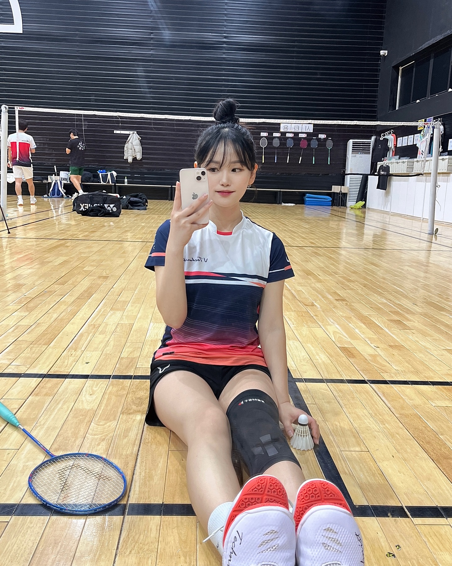 #신나는 #배드민턴
드디어 방문한 인투스 체육관🐸💕

내가 좋아하는 동생들이랑 
운동하는 시간은 정말 즐겁단말이지〰️
체력거지 옌민턴 운동시켜주느라구
고생이 많씀미댜, 히히 고마웡😝
minton_nayun 
minton_taegyeom 
agre_.e 

.
.

내 소듕한 관절을 위해 처음 착용한 무릎보호대!
잠스트에서 야심차게 준비한 보호대라 그런지
무릎 짱짱하게 잡아줘서 엄청 든든했달까..?
겨울철 부상방지 보호대 꼭 착용하세요💖
zamst_korea #잠스트