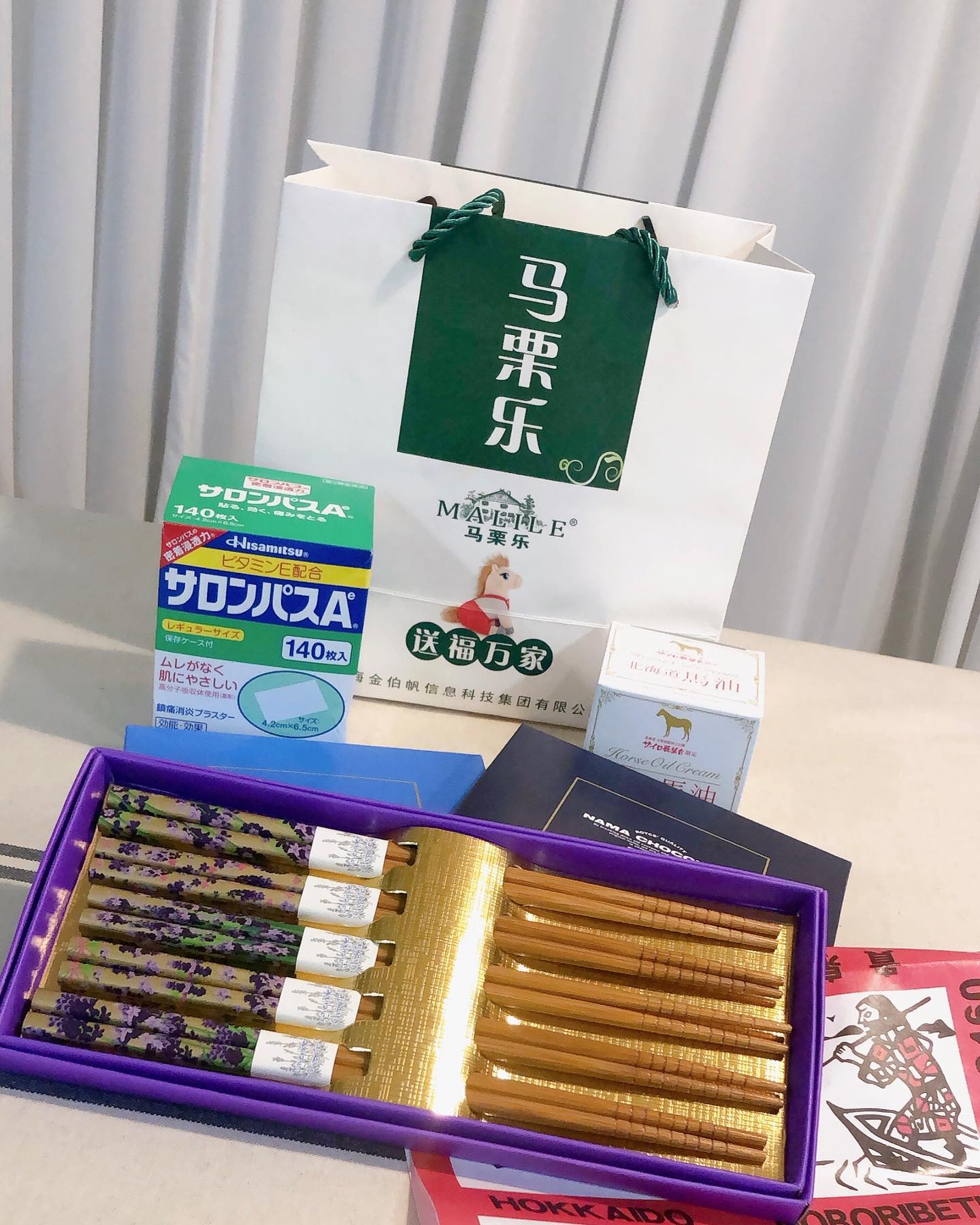#20230308 #삼월두번째수요일

지난달 두번이나 일본 갔다온 상어마미의 선물🎁
젓가락 너무나도 이뻐서 진짜 이걸 어떻게 쓸지,,,🤔

진짜 너무너무나도 오랫만에 자매님과의 저녁식사🥢
추억의 고깃집 저기압일땐 고기앞으로!!🤪