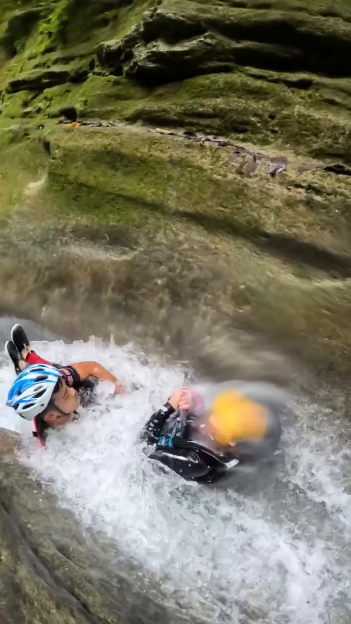 쫄보도 신나게 즐길 수 있었던 #세부캐녀닝 
정말 개꿀잼 👍🍯
같이 한 가이드님들 최고 👍
너무 유쾌하고 친절한 가이드님들 덕분에 백배러 더 재미있었던 듯~ 
담에 가면 다이빙도 한 번은 도전해봐야지 

#세부여행 #세부가볼만한곳 #세부투어 #세부여행코스 #세부남부투어 #cebutravel #cebutour #cebucanyoneering #koreainfluencer #worldtraveler #travelphotography #해적호핑