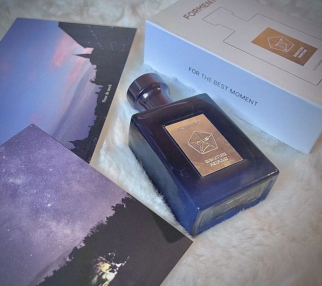 ⋆˚.•✩‧₊⋆ on Instagram: "@forment_official Forment Signature Perfume Cotton Dear Night 깊게 파고드는 핑크페퍼의 첫 향으로 시작되며 붉은 장미잎이 뿌려진 하얀 이불을 포근하게 덮고 있는듯한 아늑