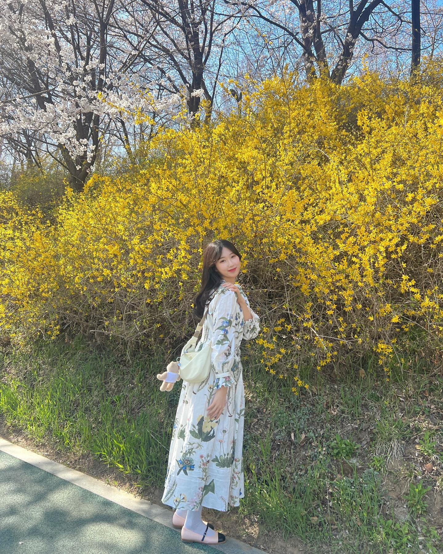 몇 번째 꽃구경인지 모르겠지만 🌸
매번 열심히 찍어줘서 고마워 🤭
이번 주 주말엔 꽃구경 어디로 가야 하나 🙄..