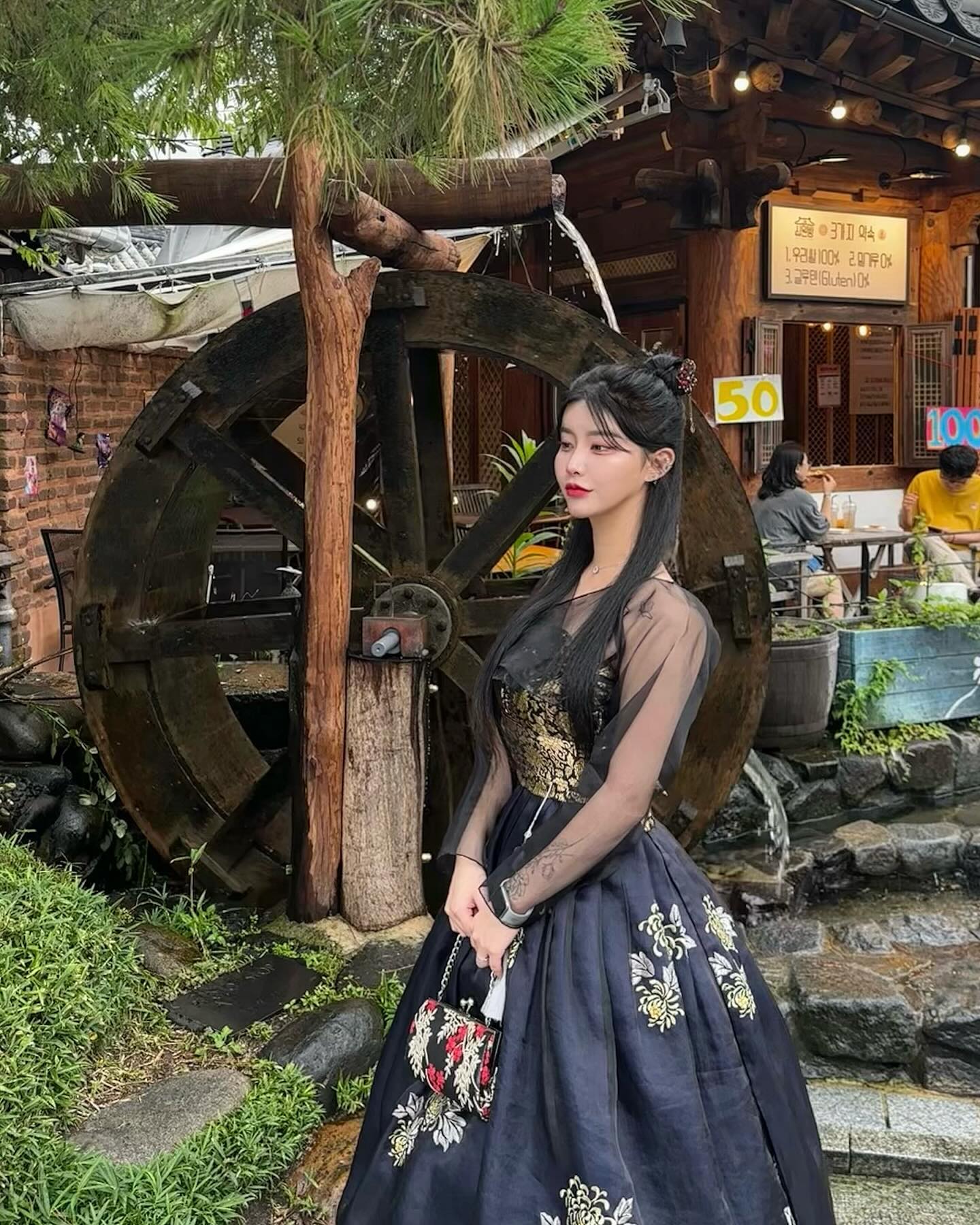 다들 즐거운 추석되세요🍁
 #전주한옥마을 #한복  #라라빈관 #jeonju #jeonjuhanokvillage #전주한복대여 #전주한복