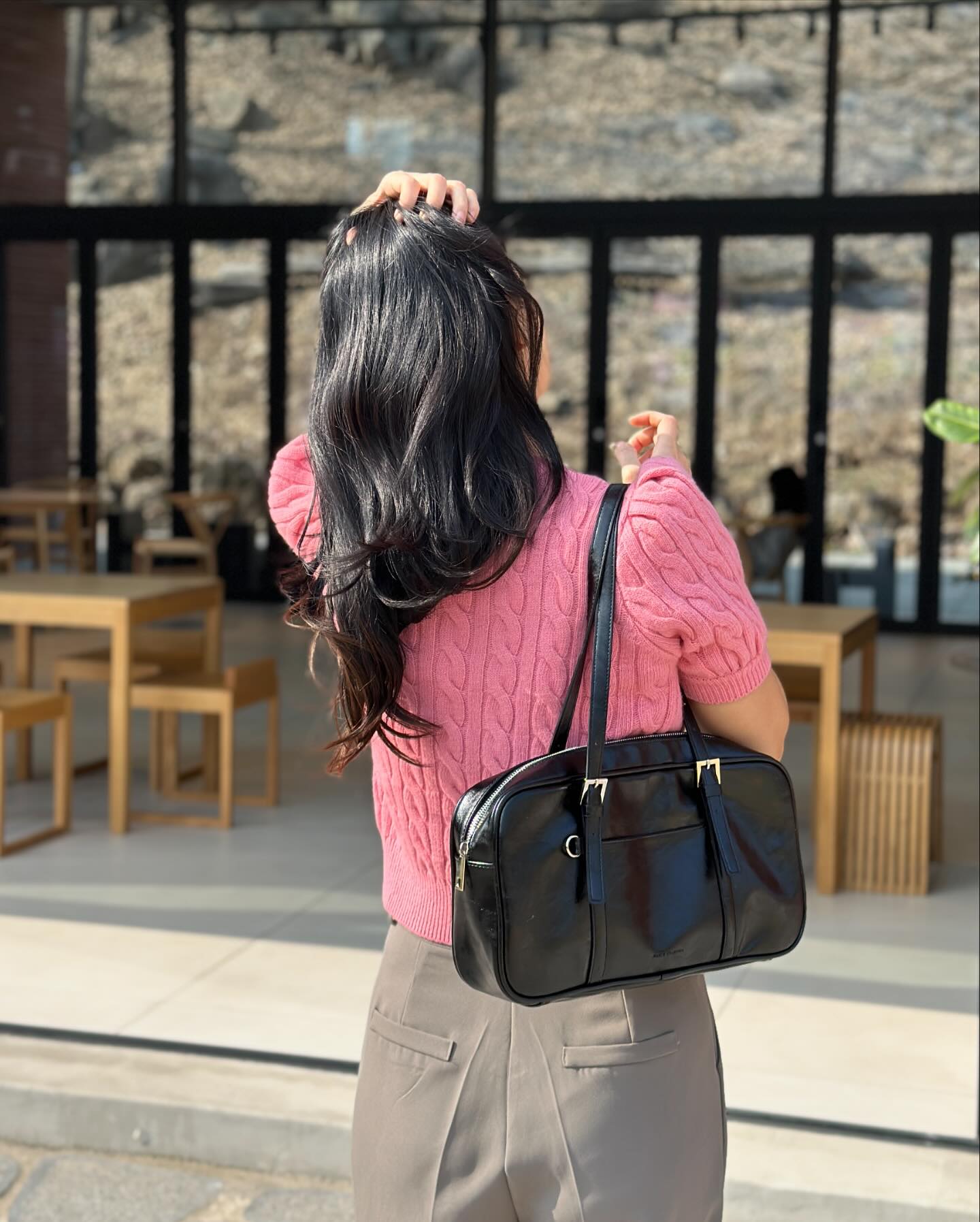 날씨좋은 오늘! 좋아하는 산미가득한 커피도 마시고 벚꽃구경하고🌸 갈비로 배 든든하게 채운 행복한날🤎

앨리스마샤 다프는 사진첩 내사진에서 항상 보이는 찐데일리가방👍🏻

#앨리스마샤 #데일리가방 #키큰여자코디 #키큰여자옷 #앨리스마샤다프 #여자가방 #30대여자가방 #숄더백추천 #데일리패션 #데일리룩