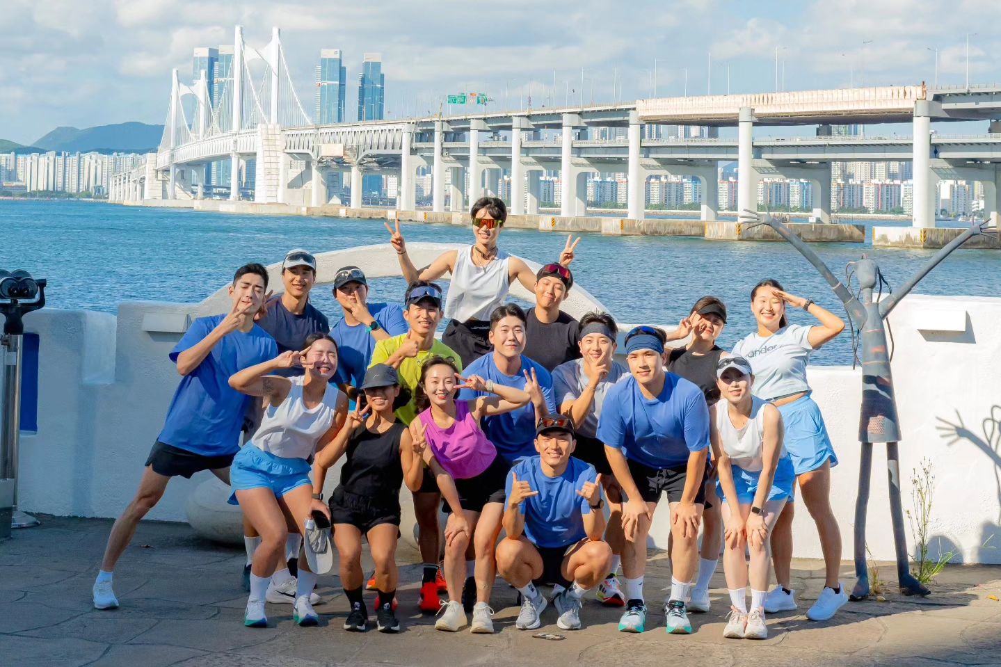 힘들었지만 함께여서 즐거웠던 해운대 러닝 :D
세상을 처음 경험한 것처럼 재미있었고,
매력적인 분들과 같이 달릴 수 있어서 영광이었습니다! 

sundaysunrise_club pairplay_official
andar_kr reborn_marine
zlrlo.yun hoho.c_

#SSC부산1기 #선데이선라이즈클럽 #SundaySunriseClub #SSC #SSC부산 #안다르 #리본마린 #페어플레이
