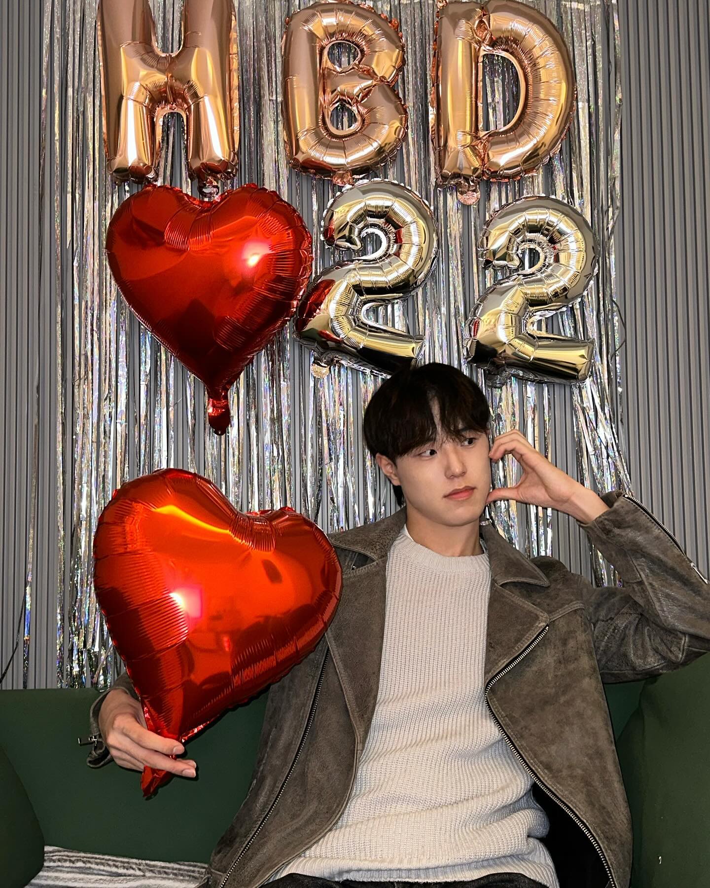 [2024.01.11]
생일 축하해 주신 분들 덕에 행복한 생일 보냈어요 축하해주신 모두 고맙고 사랑해요 🤍