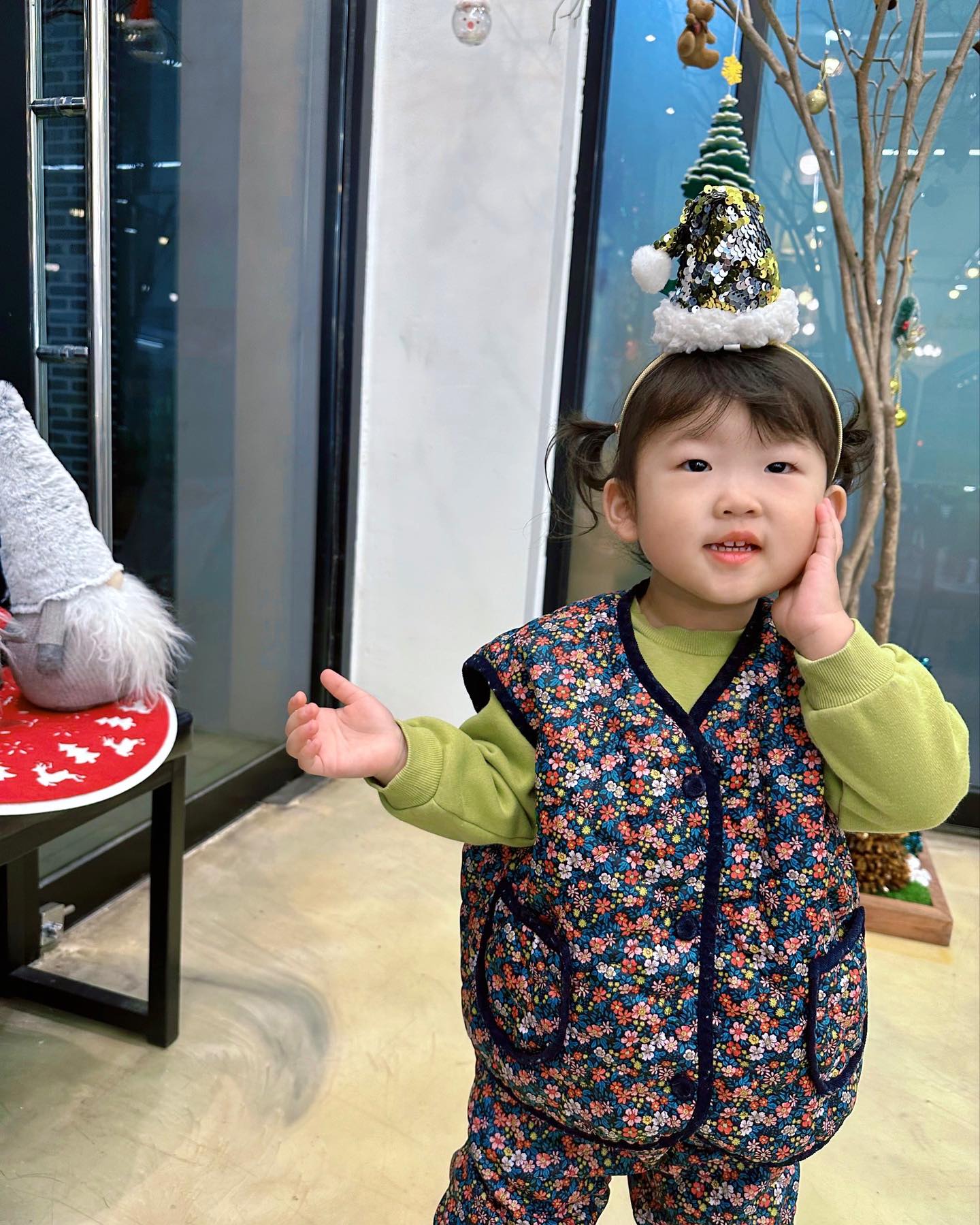 앵무새 보로 총총 다녀와찌요 
까까준다고 주다가 손을 콕콕했는데 
집에와서 짹짹이가 손 앙 했다고 수십번은 말한듯 😃

#리프패럿양산점