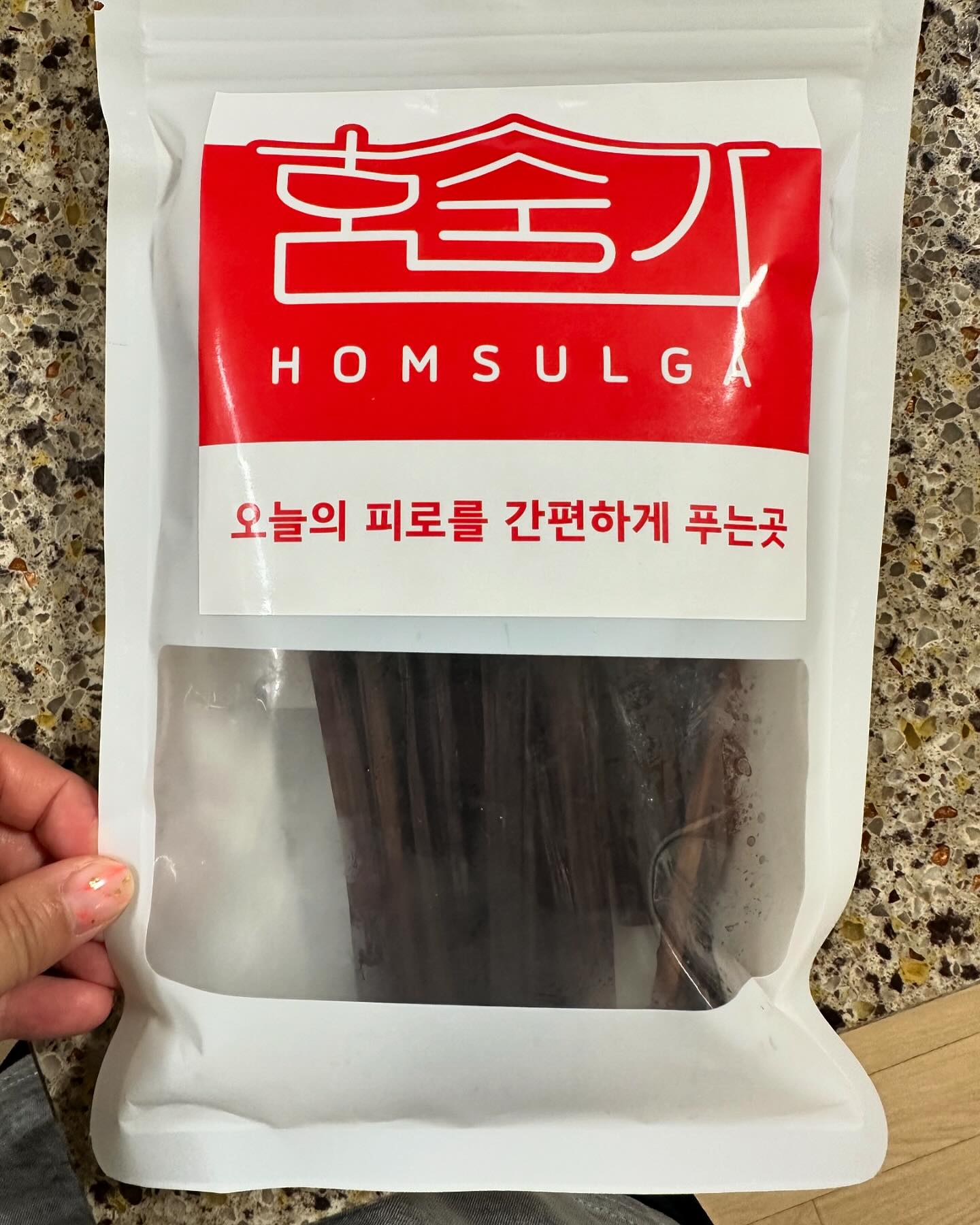 #광고
맥주 러버인 나에게 필수품은?? 건어물~!!!
집에 맥주와 건어물은 꼭 항상 쟁여둔다는 ㅎㅎㅎ
홈술가 장족은 여러 오징어장족을 먹어봤지만 말랑말랑 부들부들 쫀득쫀득 너무 맛있어요~
불에 살짝 구워먹으면 한층 더 맛있는 홈술가 장족!!
오징어다리는 홈술가장족이 정답입니다 👍🏻
.
.
.
#장족 #말랑장족 #오징어장족 #오징어다리 #오징어포 #건어물 #홈술가장족 #홈술가 #술안주 #술안주추천