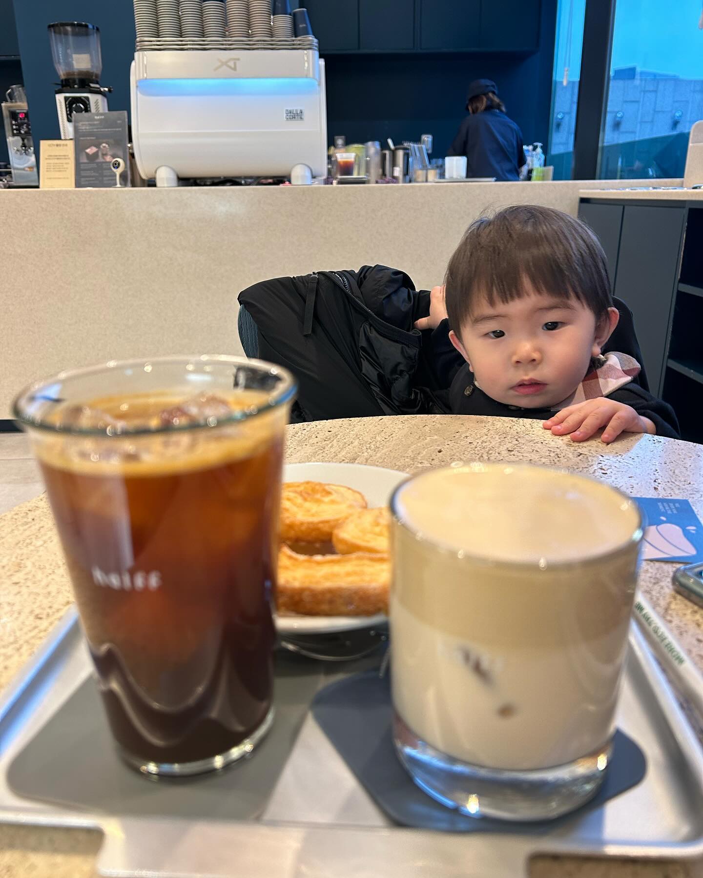 요즘 미모 열일 중인 울 아가 ❤️❤️
오늘 트니트니도 열심히 하고 백화점에서 엄청 뛰더니
토끼정에서 밥도 양껏 먹었네 이뽀이뽀🤤
낼은 방콕하쟈 💪💪💪😁

#하프커피 #애스타그램