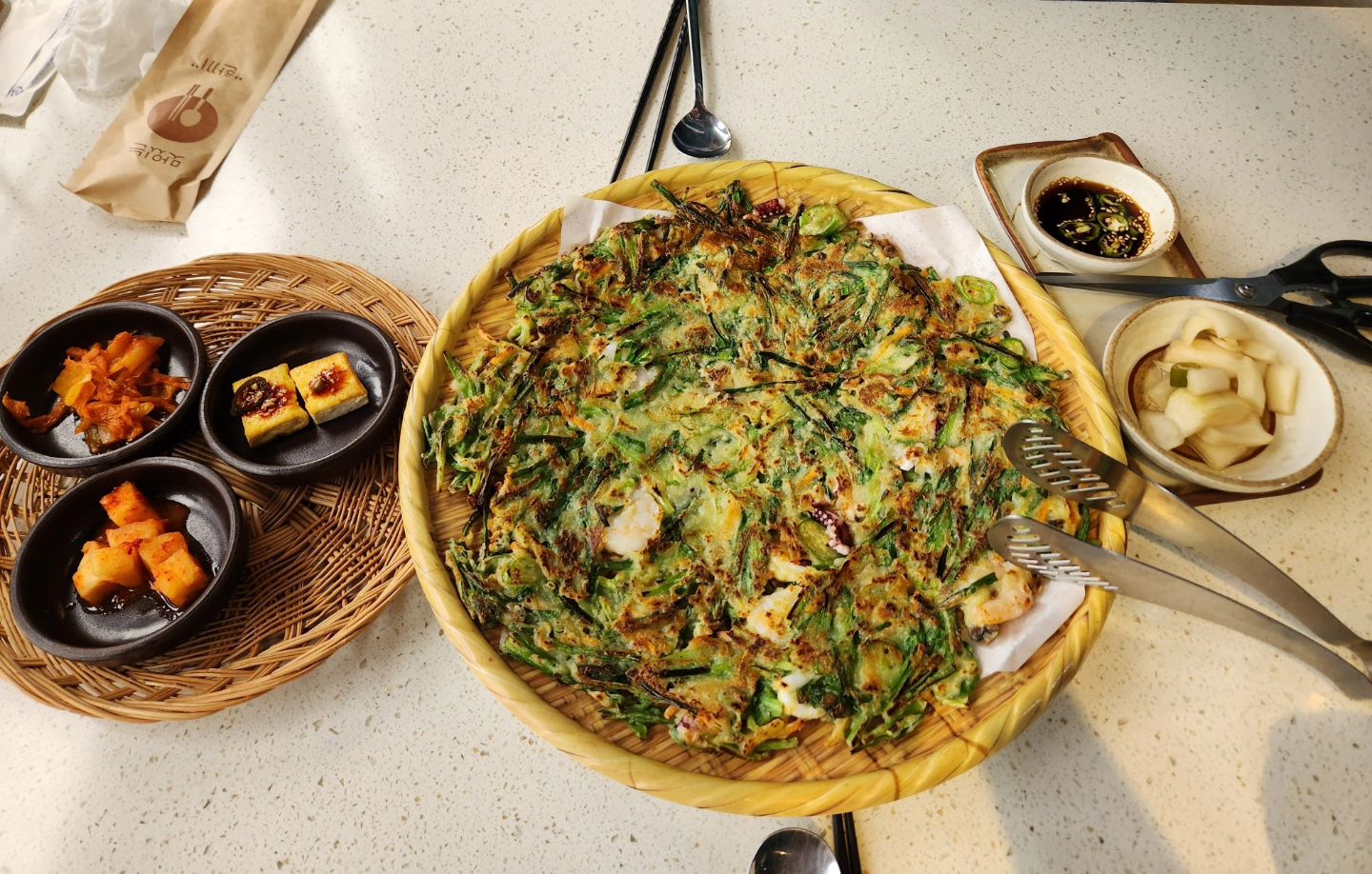 #북면전국시대 
#창원북면맛집 

국수 모둠전 비빔밥 맛집입니다.
북면 달천계곡 가는 길에 위치해 있습니다(구 그숲)