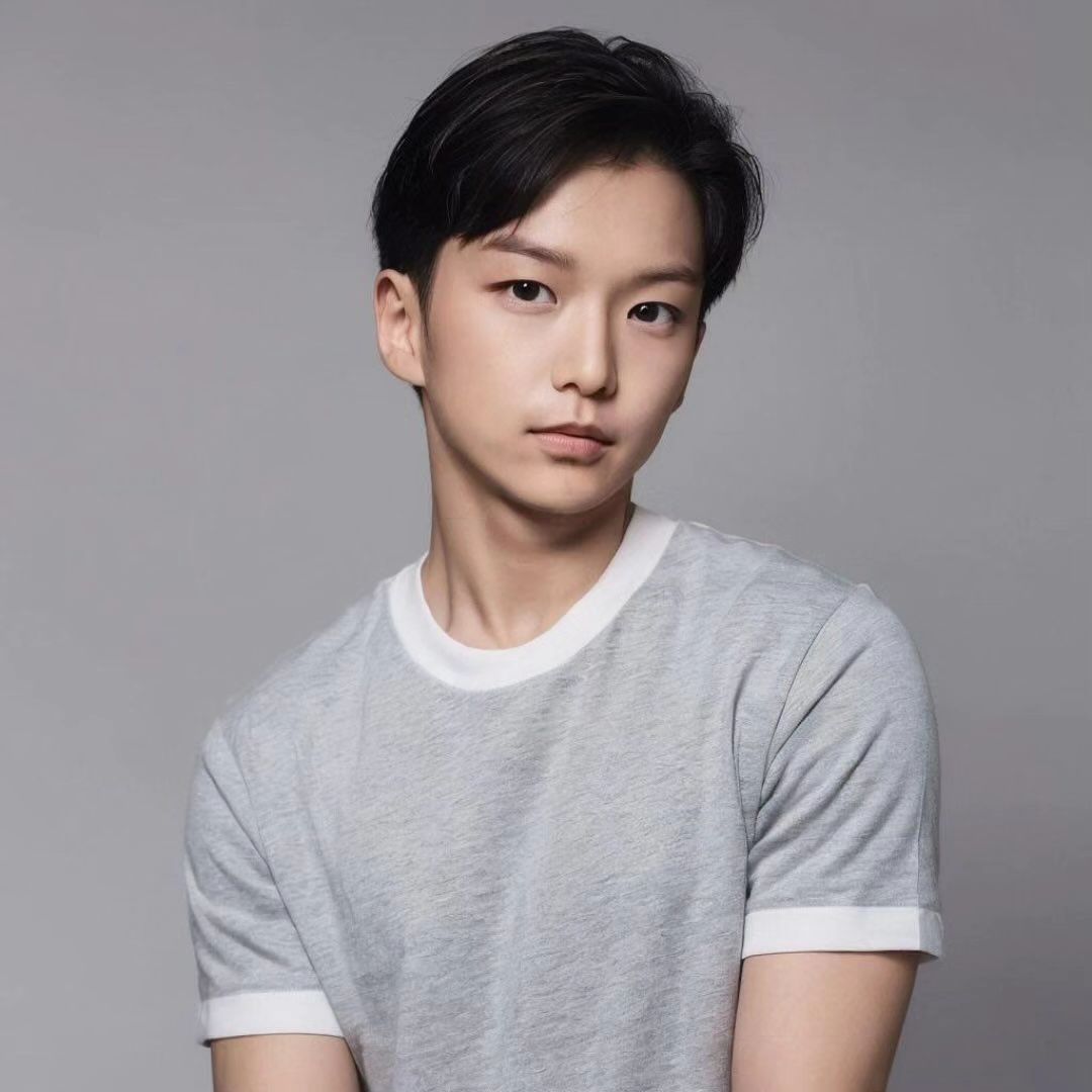 첫줄안녕
.
.
우리 아이 20살 때의 모습!!.
완전 신기하죠? ㅋㅋㅋ
느낌 있다 있어~
.
.
2024년 새해가 되니
급 궁금해지는 우리 아이 성인의 모습!.
인친님들 피드를 구경하다
AI 프로필을 만드는 곳을 구경해서
저희 남매도 만들어봤어요~
.
사진 10장만 등록하면
우리 아이의 미래모습을 예측해주다니~
대박이죠?! ㅋㅋ
.
온가족이 사진을 보고
신기하다~ 느낌있다~ 예쁘다~ 멋있다~
난리난리 ㅎㅎㅎㅎ
제발 이렇게만 커주렴~~
.
.
#아이별스튜디오 👉 istar.studio
👉 https://i-star.studio/
.
.
#20살사진 #AI사진 #아이미래사진 #AI프로필 #키즈모델 #아들스타그램 #키즈모델스타그램