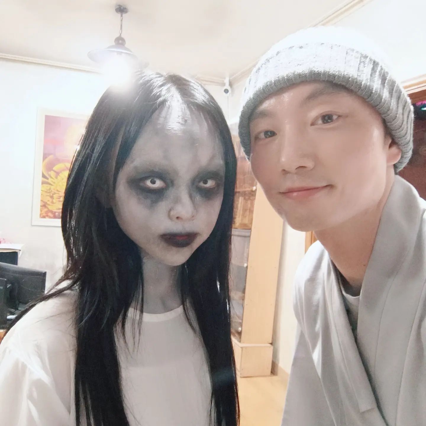 그래요.. 스님이 되었어요..⠀
부업으로 퇴마(?)도 한답니다..⠀
함께 해주신 귀신님(!)께도 감사!⠀
⠀
#심야괴담회 #팬이랍니다 #♥️♥️♥️⠀