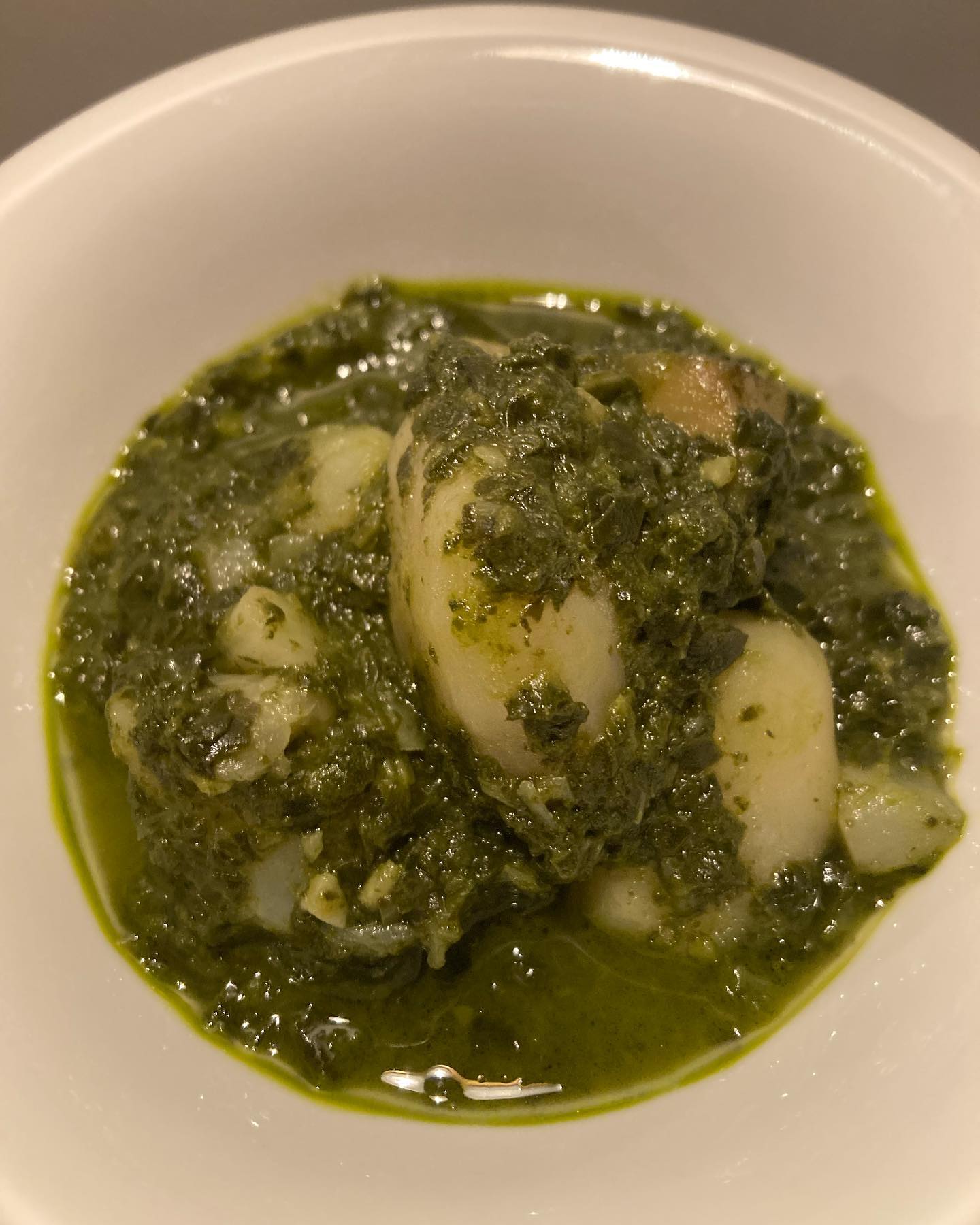 菊芋とフダン草の煮込み

エジプト料理「オルアース」という名前の煮込み料理です。

かしら農園のフダン草と菊芋を鮃で取った出汁でコトコト煮ました。

しみじみとじわじわと。

kassy2_