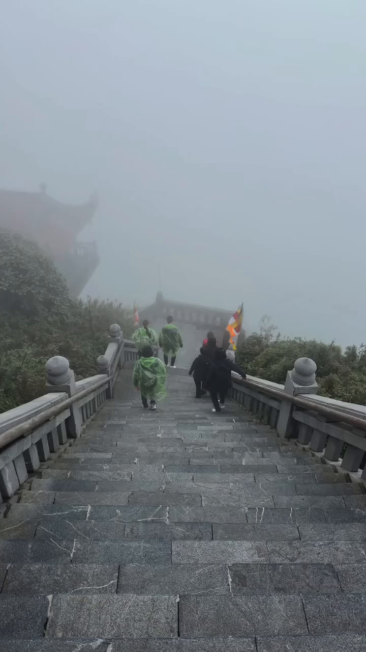 베트남 사파에 이어 뉴욕까지 🥹
이번생에 전망대는 글렀어 🥹
