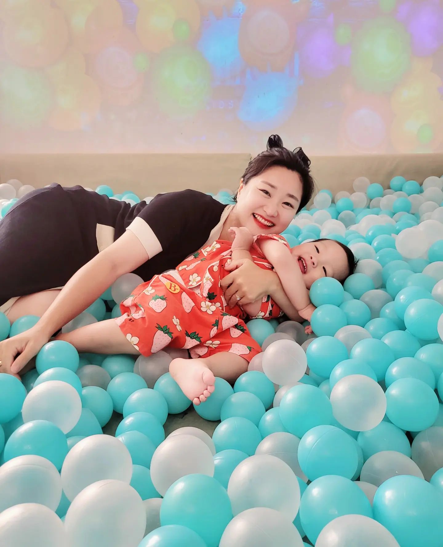 **
-
늘 내가 제일 소중했는데
더 소중한게 생겼다 ❤️
-

D+834
27개월 12일
2년14주6일

#엄마랑아들 #우리둘이❤️ 
#방앗간 #릴리펏천호 #키카출동
#momandson #babygram 
#babyboy #육아기록 #육아일상
#맘스타그램 #하루가길다😂