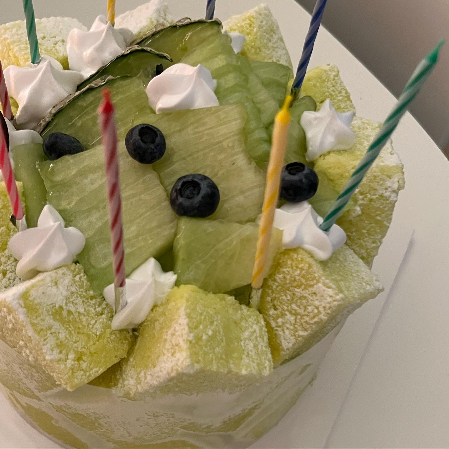 고마워
36번째 생일도 함께 😗 
이번생일 준비하느라 고심했던 
그는 12시 땡 되자마자 방전🙊🤍 

#HBD #사랑하는내편 #미역국맛집 #메론케이크