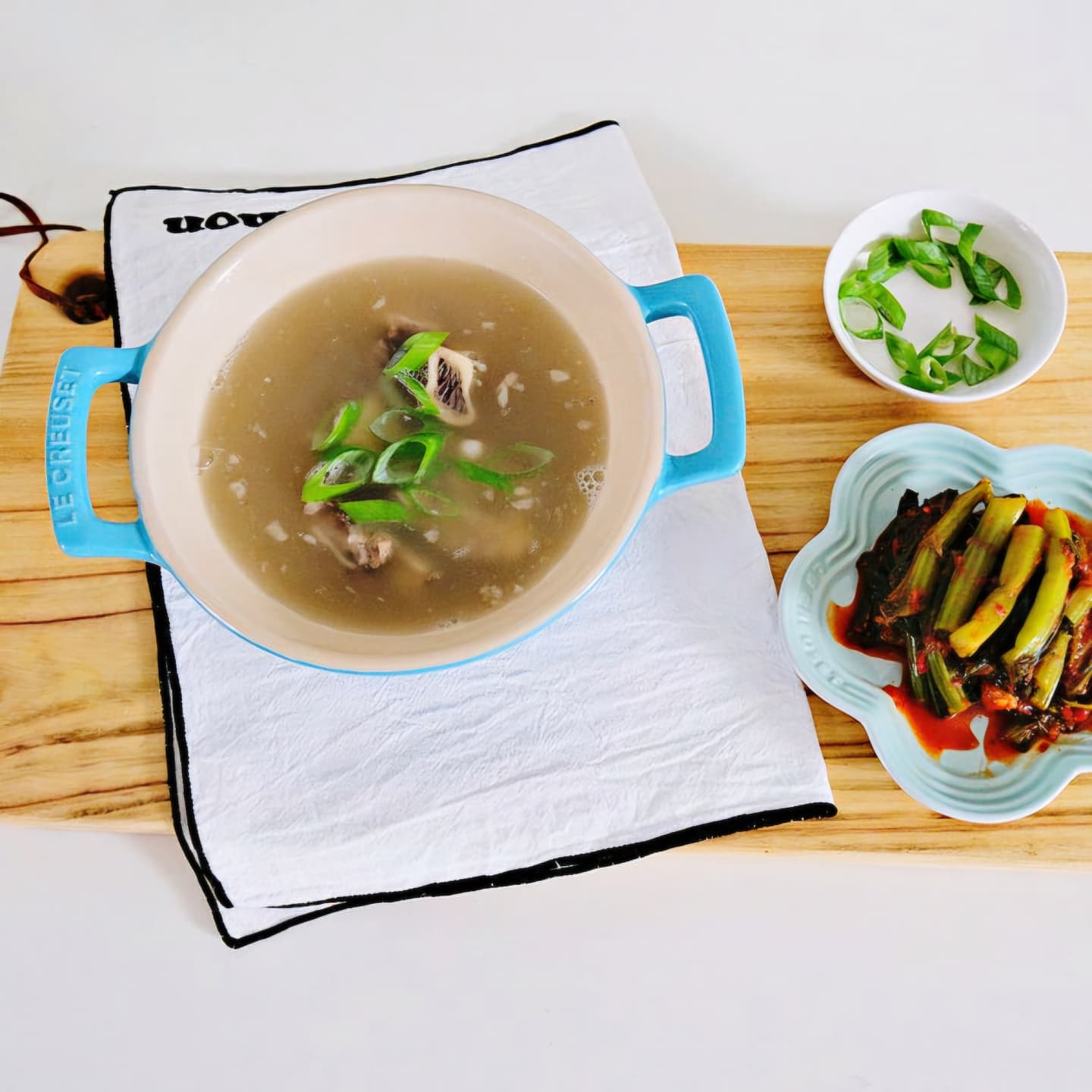 #협찬
으로 먹어 본 갈비탕 찐맛집이네요.
날씨가 쌀쌀해지니까 몸보신도 되고 뜨끈한 음식이 먹고 싶어서 아이들도 좋아하는 갈비탕 주문했어요.
집에서 끓이는 것보다 맛있고 집으로 배달돼서 편하게 먹을 수 있는 인천 재래시장 석바위시장 인천이음 장보기로 집에서 편하게 배달 받았어요.
주문하고 하루 만에 배달 와서 배송도 빠르네요.

✔️인천e은 캐시로도 구매 가능
✔️배달과 택배로 주문 가능
✔️2시간 빠른배달, 전국택배 배송 가능

인천e음 2주년을 맞이해 이벤트더 진행중이에요.
우리동네 전통시장에서 상품을 주문하면 2만원 이상 구매 시 무료 배송! 인천e음 카드로 결제 시 5% 캐시백,
이벤트 경품까지 다 챙겨갈 수 있는 이벤트니까 바로 고고!!~

#인천이음장보기
#인천재래시장장보기
#인천e음
#인천e음장보기
#인천전통시장
#인천전통시장장보기
#인천석바위시장