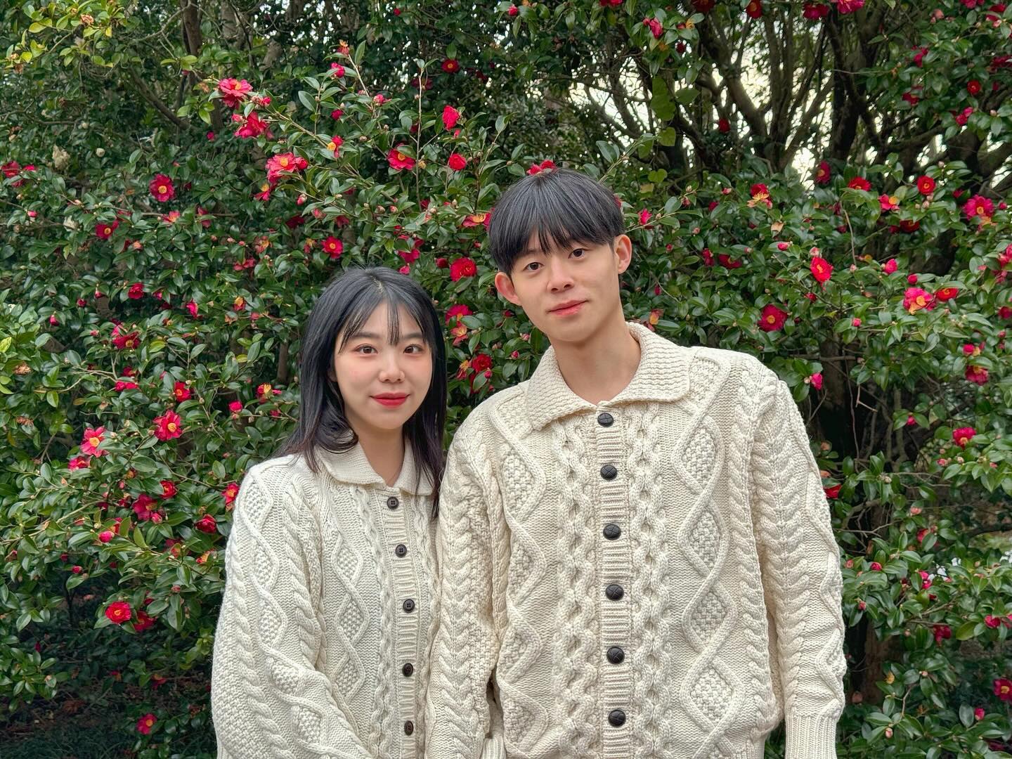 크리스마스에는 동백꽃 🌺🎄

🧣커플룩은 merrydate 
#제주 #카멜리아힐 #동백꽃 #커플룩