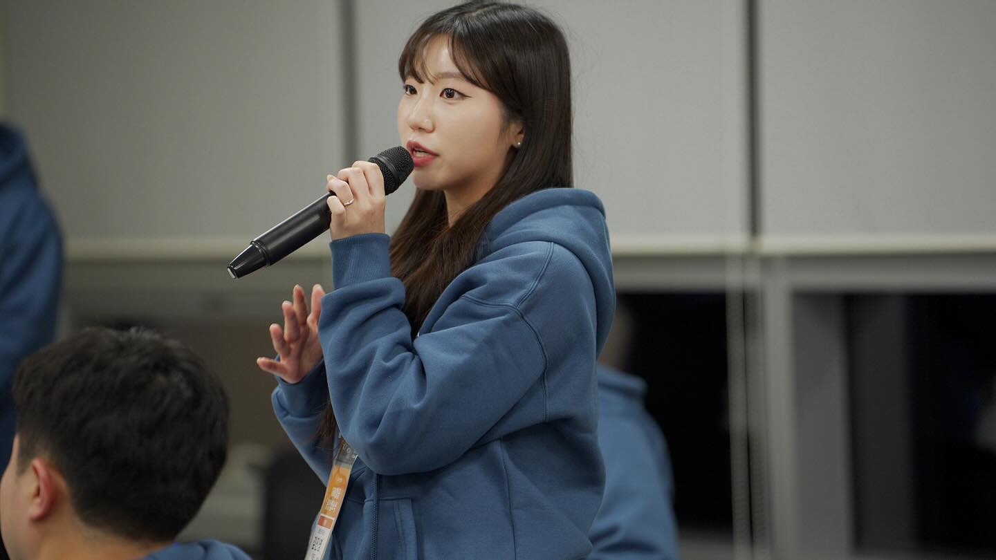 치열하게 보냈던 23년 끝자락 기록 🖋️
발표를 좋아하지 않는 내가 
나아지기 위해 무수히 노력했었다

발표 뿐 아니라 사업을 하면서 어떤 일에 자신이 없어도
늘 할 수 있다고 말했다
그리고 그 말이 거짓이 아니기 위해 노력했다

그러면 내가 못하는 일이 할 수 있는 일이 된다

#스타트업 #성장기록