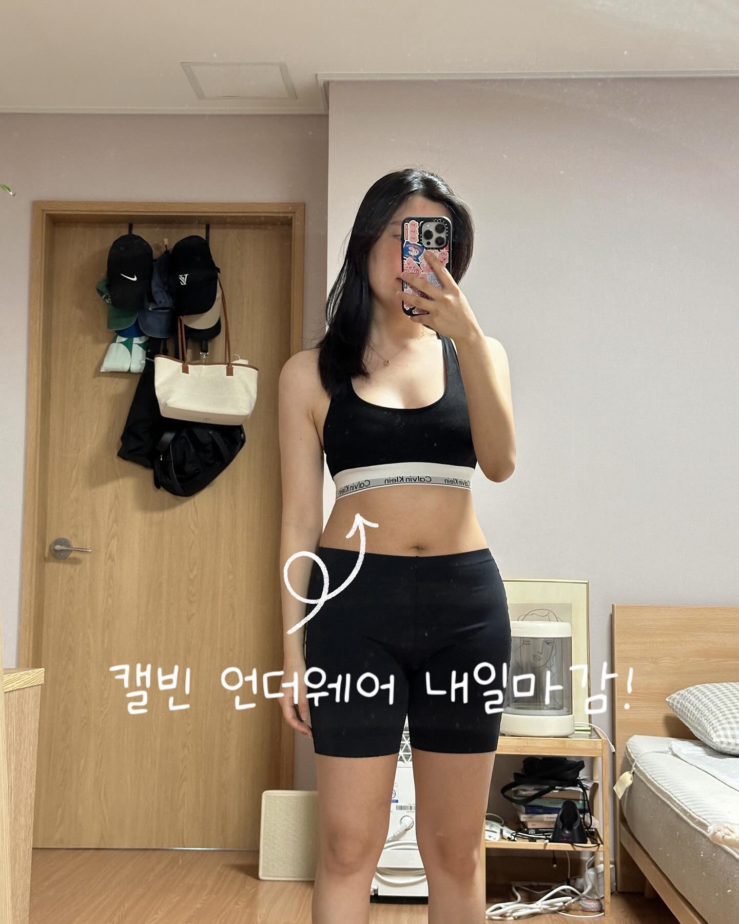 #캘빈언더웨어 내일 마감!
⠀
공구 구성상품은 브라 & 팬티 세트 값이에요!
차마 팬티 까지 입고 사진 찍기에는 부끄 😂
⠀
브라렛! 패드 일체형이라 너무 편한데
디자인까지 예뻐서 한번 구매하면
계속 이것만 찾게 되는 캘빈클라인🤭
⠀
탄력성 좋고 잘 잡아주는 브라라
저는 운동할때도 입고 있어요~!!
⠀
⠀
✅ 5월 5일 (일요일) 칼마감 합니다🥹
⠀
⠀
mi_vely1 
지금 바로 프로필링크에서 확인해 보세요~!