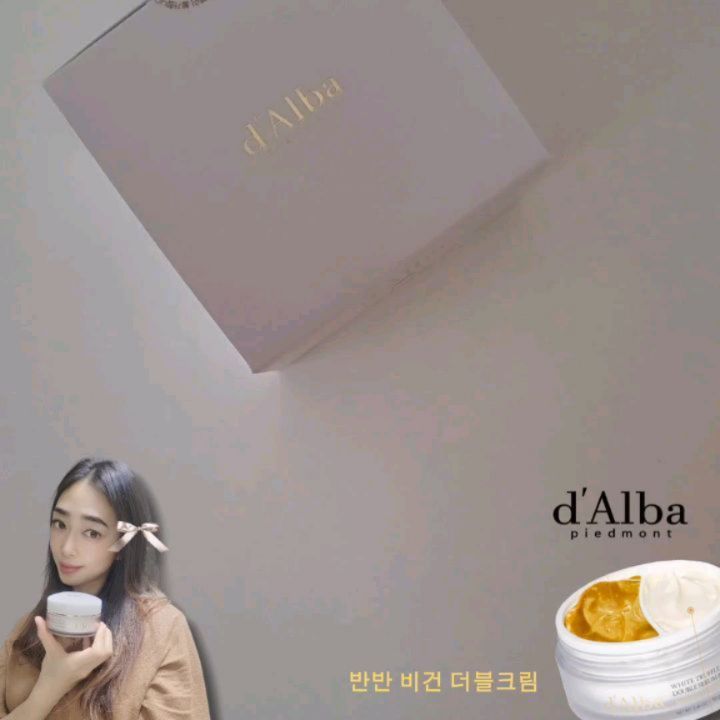 #광고 x dalba_piedmont ⤴

🏷  d'Alba 비건 더블 반반 크림
 _ '달바'에서, 짬자면크림을 선물보내 주셨어요 _

어머..?
난.. 이제와서 뒷북.???? 👁👁
늠들 이미 다 쓰고, 
공홈에 후기가 26,900개가 달린 뒤에나 써 보네요?
아니..!
뭐, 요즘 제품은 다 잘나오자나요? 이 크림 또한 '비건' 일테고.,
잴 신박했던, 반/반/크/림 ..!! 이런 발상을 누가하나 했더니..
'달바'에서 하고 있었네요..? 👉🏻👈🏻

귀차니즘이 심한 나를위한 크림인가 했네요??
" 수분 + 영양 + 탄력 + 보습 "  All-in-one ________________ 👏🏻 크~
찾았다.! 내가 원하던, '올인원'

속건조 심한 낸테 지금.???
속보습 + 속탄력 에 도움준다는 크림을 주냐니 지금 말이됩니꺼..?
진작에 안주시고..(?) ㅋㅋ 넘나 애정하는 제품이 될 것 같아용 ^^

✔️ '세럼'을, 자기 전에 수분팩 마냥 듬~뿍 올리고 자보려구요~
 세상에 담날 '꿀피부'가 되어있다네요..? (소곤소곤~)

(자세한 내용은, ⤴ 위 블로그 참조)

👉🏻 이 글은, '달바'로부터 #협찬 받아 솔직하게 작성되었습니다.
.