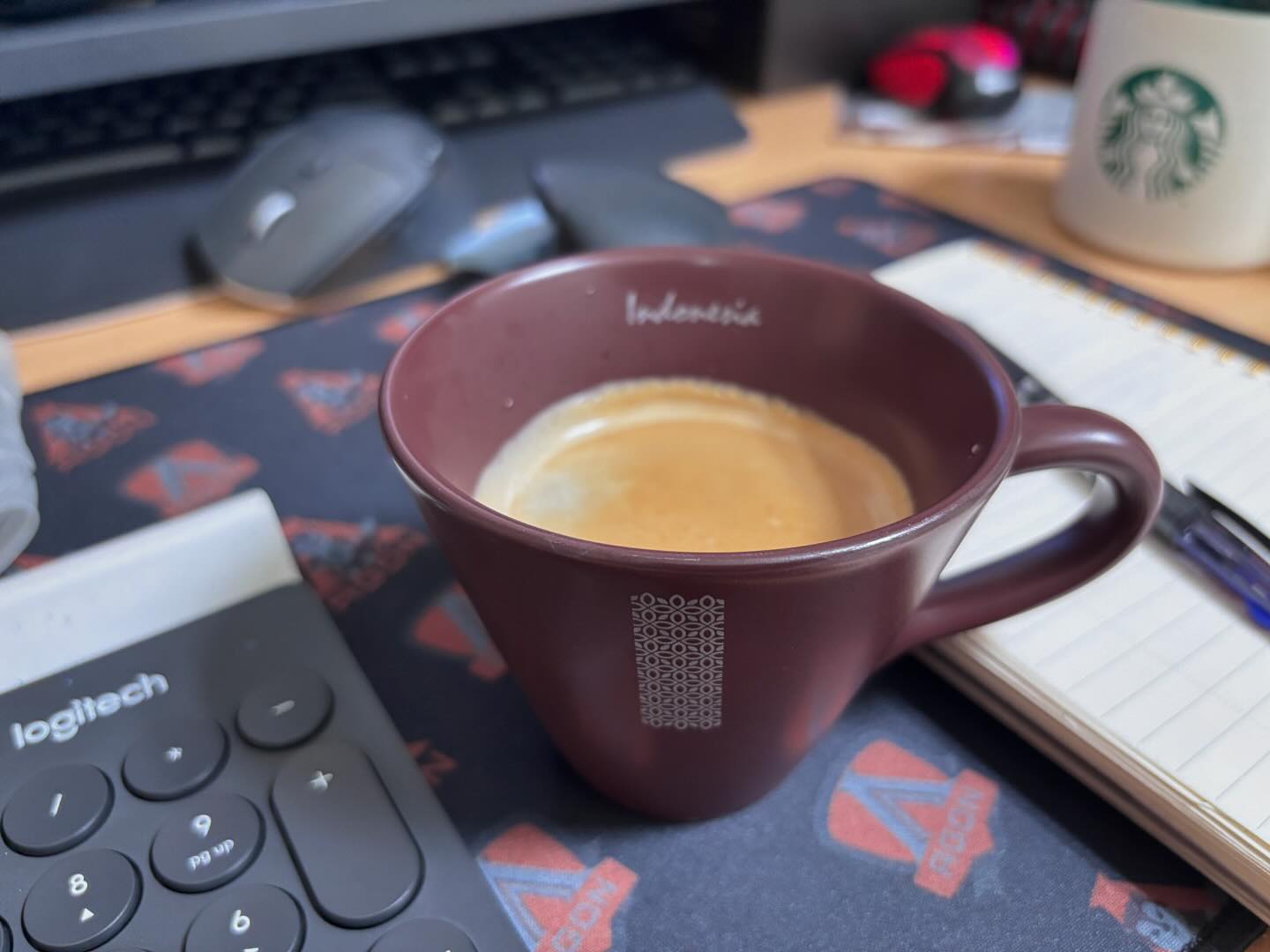어커보브커피
a cup of coffee