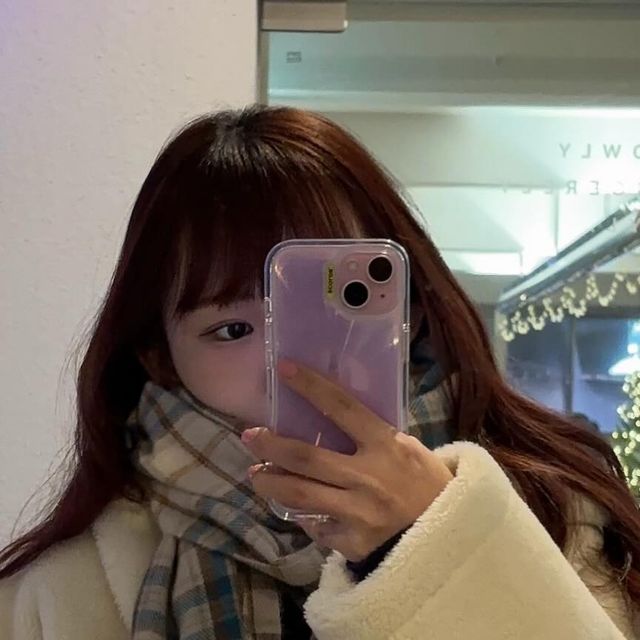  민송 on Instagram: "#협찬 @scolor_shop
.
요즘 만나는 사람마다 이쁘다고 칭찬해주는 내 폰케 자랑💜
.
귀여운 입체 동그라미 보고있으면 빠져드는 기분😵‍💫😵‍💫
견고하고 튼튼하고 심플해서 선물,커플템으로 짱 좋을 듯🤭👍
.
.
.
#협찬 #스칼라판타지샤인 #스칼라케이스 #모바일어패럴브랜드 #폰케이스추천 #패션TIP #인플루언서케이스 #아이폰케이스 #아이폰15케이스 #나의스칼라 #거울셀카템 #커플아이템 #커플케이스 #연말선물추천"