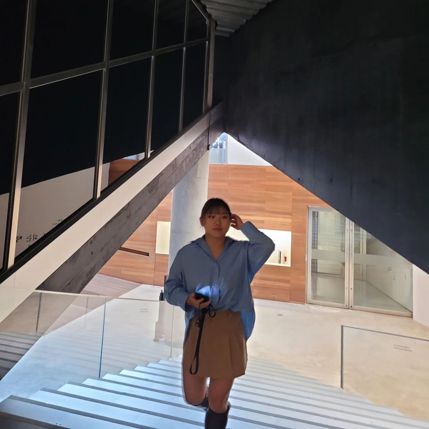 난해한 예술의 세상 🥴

#김범전시 #바위가되는법🪨
