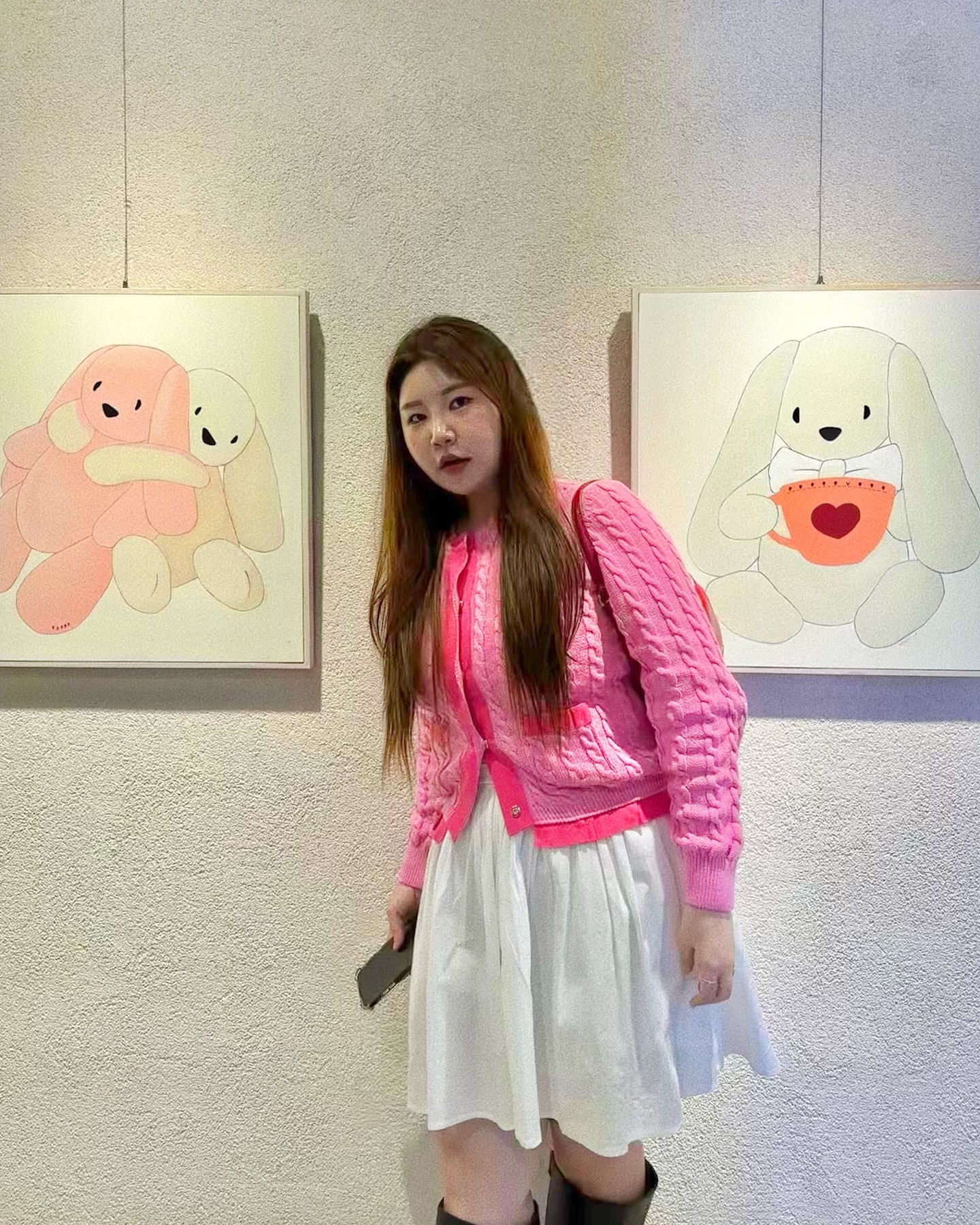 너무 귀여운 그림이 있어서 찰칵! 📸
전시 보러 가고 싶었는데 그림으로 만족해 보기
꾸리꾸리 한 날씨에는 실내에 있는 게 안전해~~ 🤭
