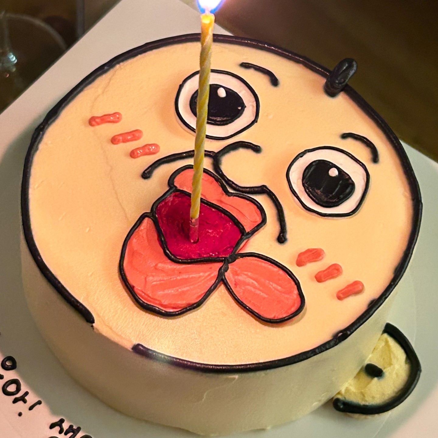 빵빵아! 옥찌얌!
남편의 센스있는 생일케이크 :)

압구정 두두케이크!
예약하시고 픽업하시면, 이렇게 귀여운 케이크가 두둥하고 기념일을 기다리고 있을거에요! 이걸 어떻게 먹어 엉엉울면서 순식간에 다 먹었지 뭐에요?

시트도 바닐라 카스텔라라서 엄청 촉촉하고, 정말 지금까지 먹어봤던 제작 케이크 중에서 제일 맛있게 야무지게 다 먹었어요 :)

#서울 #서울맛집추천 #서울맛집 #강남맛집 #강남 #압구정 #압구정맛집 #핫플 #신사 #신사역 #생일 #케이크 #제작케이크 #도시락케이크 #생일케이크 #이벤트 #추천 #먹팔 #막팔 #먹소통 #먹깨비 #럽스타 #신혼쀼