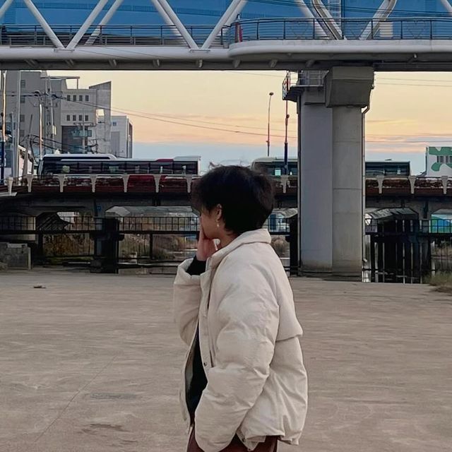 元 on Instagram: "#광고 오버핏의 카라 나그랑 패딩이에요. 캐주얼한 느낌이지만 지퍼를 잠그면 아주 귀여운 느낌도 들어서 남녀공용으로 부담없이 입을 수 있어요 😌 사이드포켓과 내부 포켓