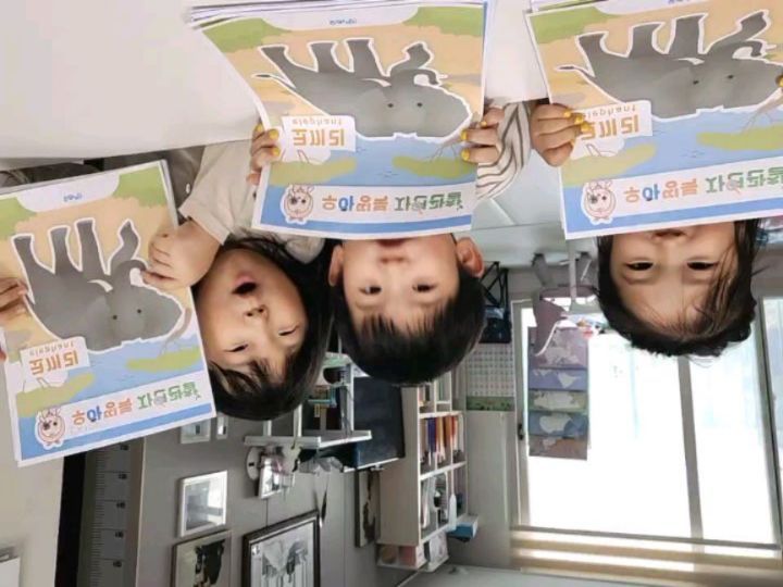 #교제제공
wooah_mamy 

이번주는 코끼리를했어요!ㅎㅎ
저 이번주내내 코끼리 요거로 버티는중이에요 아이들이진짜조아하네요ㅋㅋㅋ

큰딸래미 배넷친구가놀러와서 같이 활동했는데 6세도 취향저격인거있죠?! ㅎㅎㅎ

그거아세요? 
아시아 코끼리는 코에 돌기가 하나여서 코를말아서 물건을잡고 아프리카코끼리는 돌기가 위아래로있어서코끝으로 물건를 잡를수있다는사실! 

어디코끼리인지 기억했다가
동물원에가면 유심히 관찰하기로했답니다❤️

친구와함께여서 더더 즐거웠던 이번주활동도 행복하네요❤️

같이해줘서 고마워요 eunsunny_s2

#우아띵북#우아띵북 #독서어플 #우아띵북서포터즈 #독후활동 #독서워크지 #독서활동지 #엄마랑함께하는 #책육아 #육아맘 #육아소통 #엄마표놀이